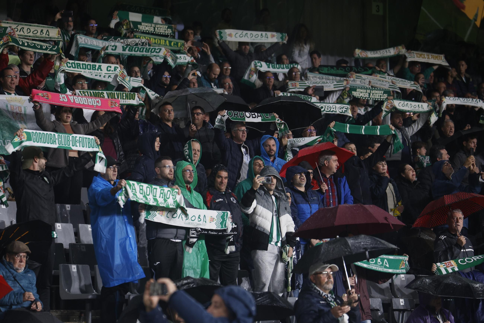 Las mejores fotos del ambiente en El Arcángel para el Córdoba CF - Deportivo