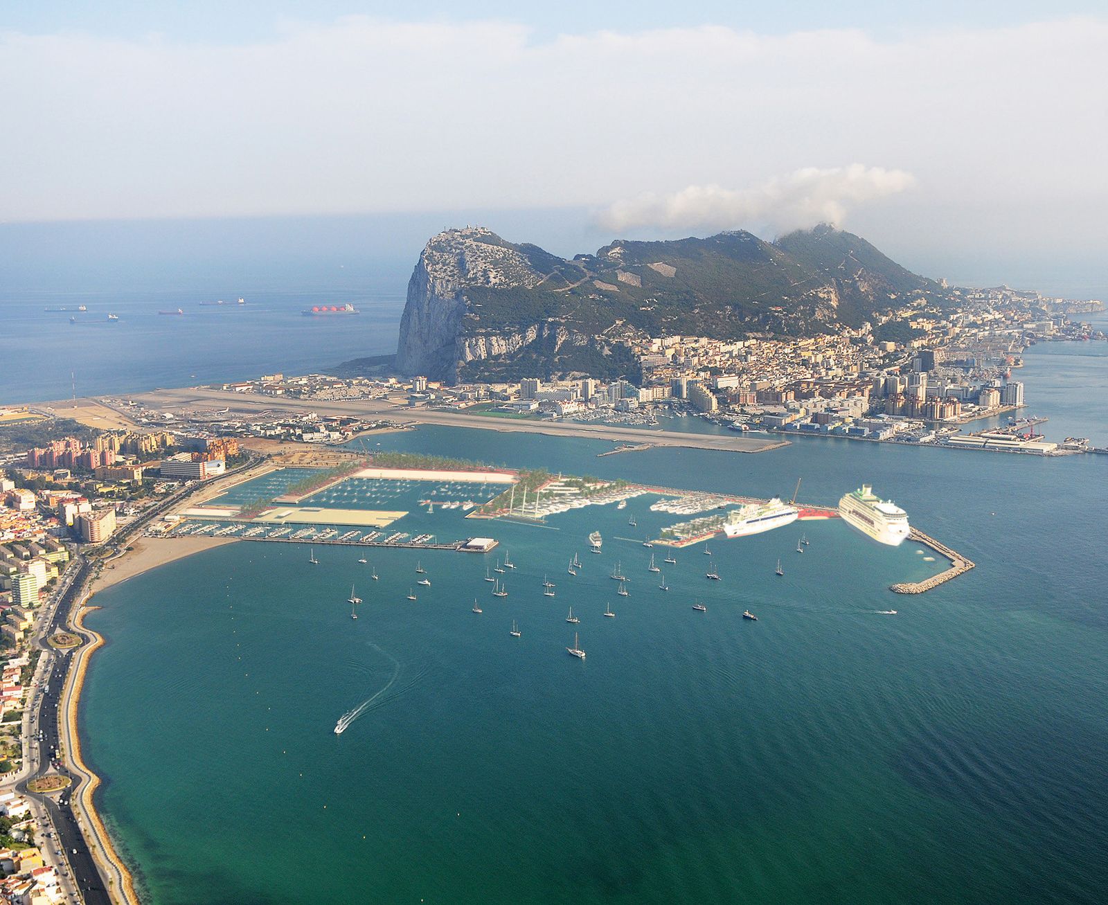 Recreación infográfica del litoral de Poniente con el proyecto de la Gran Marina del Estrecho.