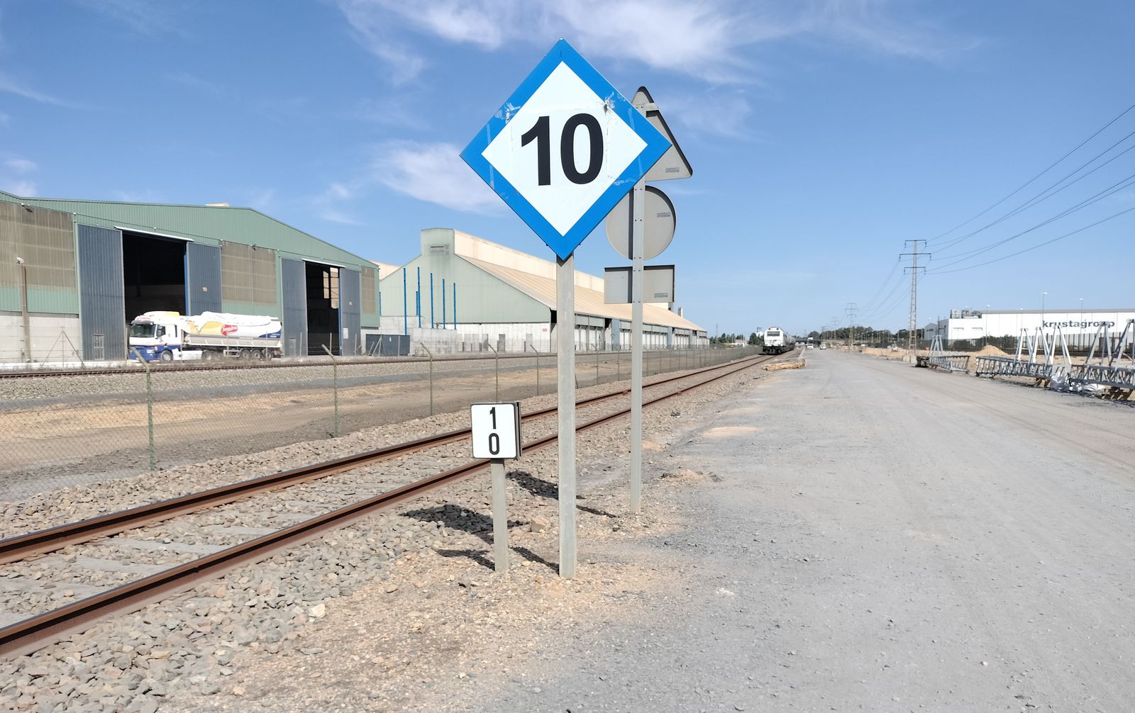 Vías férreas del puerto exterior de Huelva.