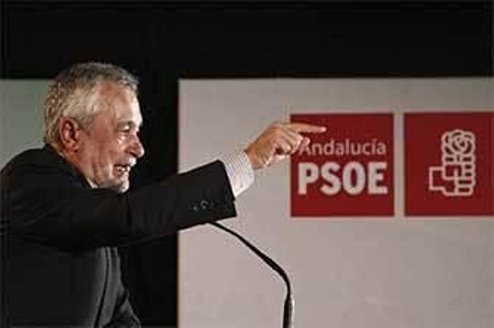 Griñán alerta contra la urgencia a la hora de diseñar las primarias