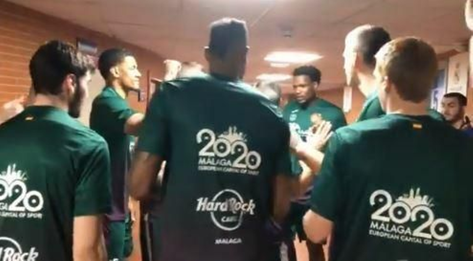 La arenga del Unicaja antes de saltar a la pista.