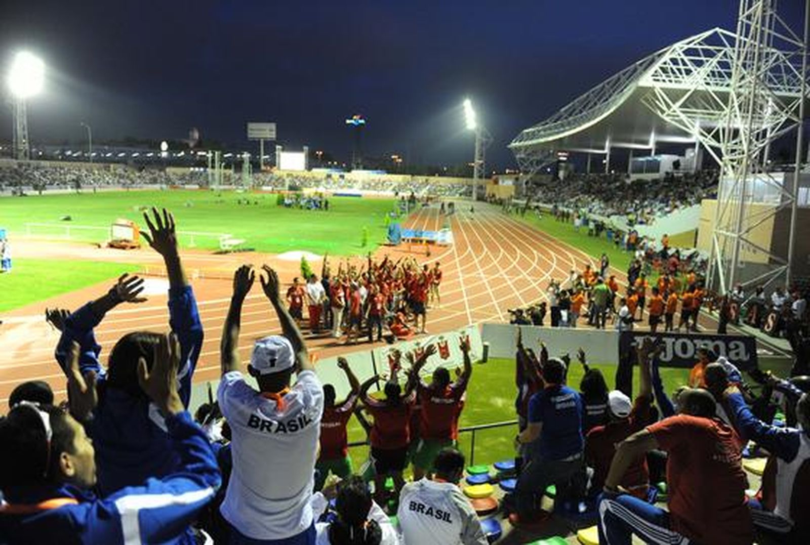 Luz y color en Bahía Sur en la ceremonia de apertura de los XIV Juegos Iberoamericanos San Fernando 2010. 

Foto: Elias Pimentel y Joaquin Pino