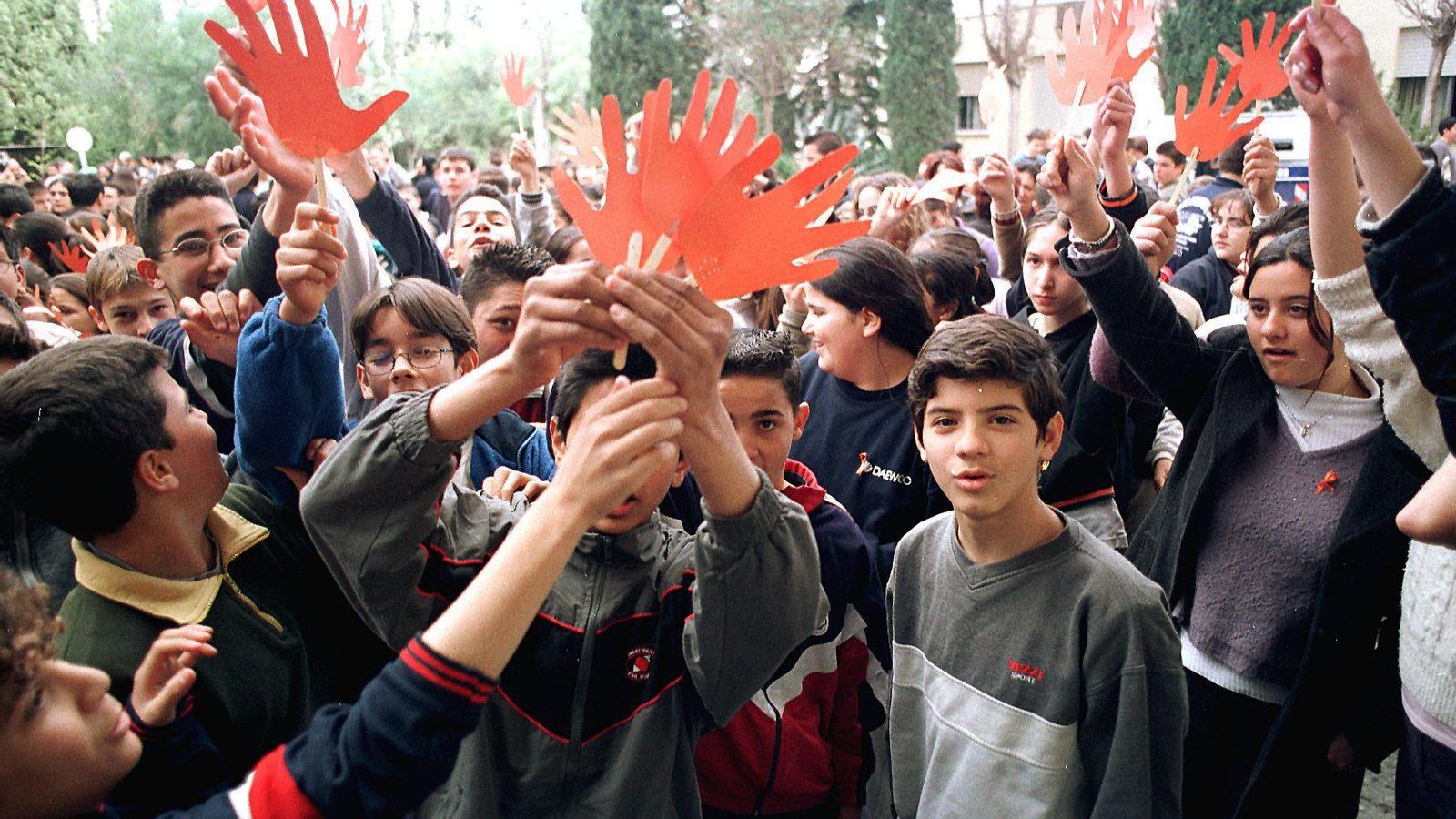 Los compañeros del instituto se concentraron al cumplirse los cinco meses de la desaparición, para recordarla