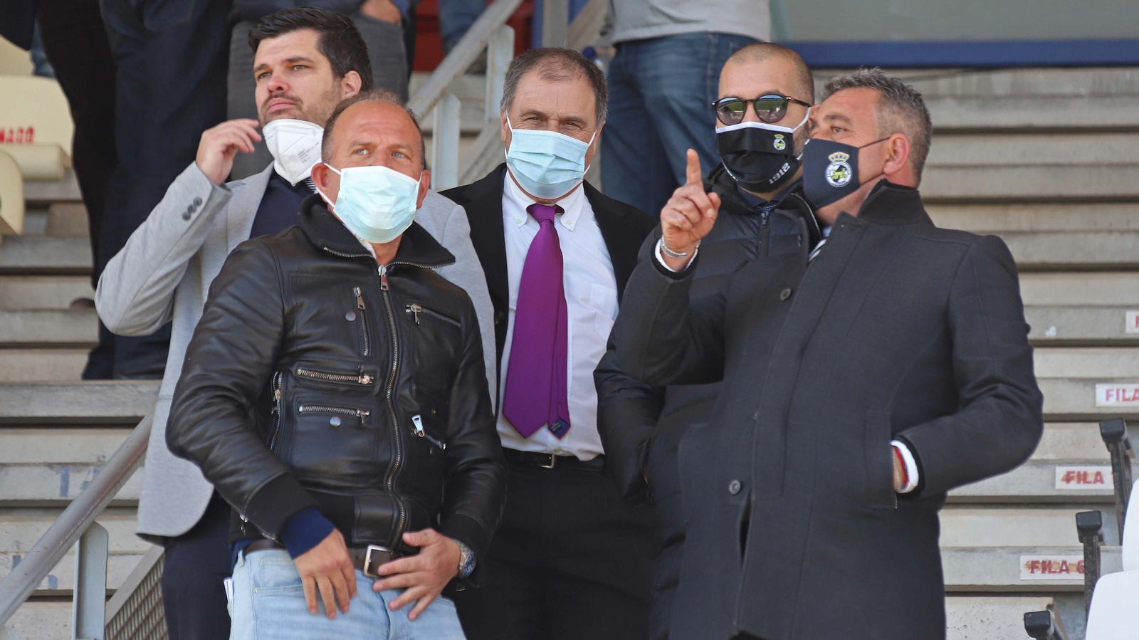 Miembros de la directiva de la Real Balompédica, en el Nuevo Mirador