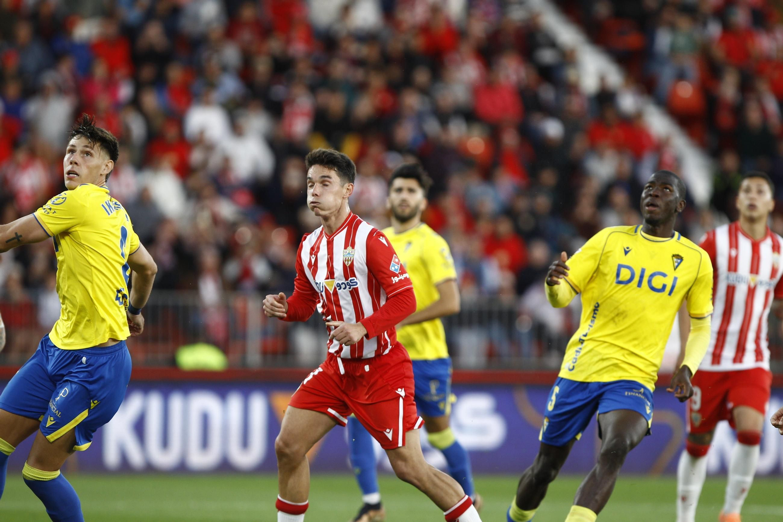 El partido U.D. Almería-Cádiz C.F. en imágenes