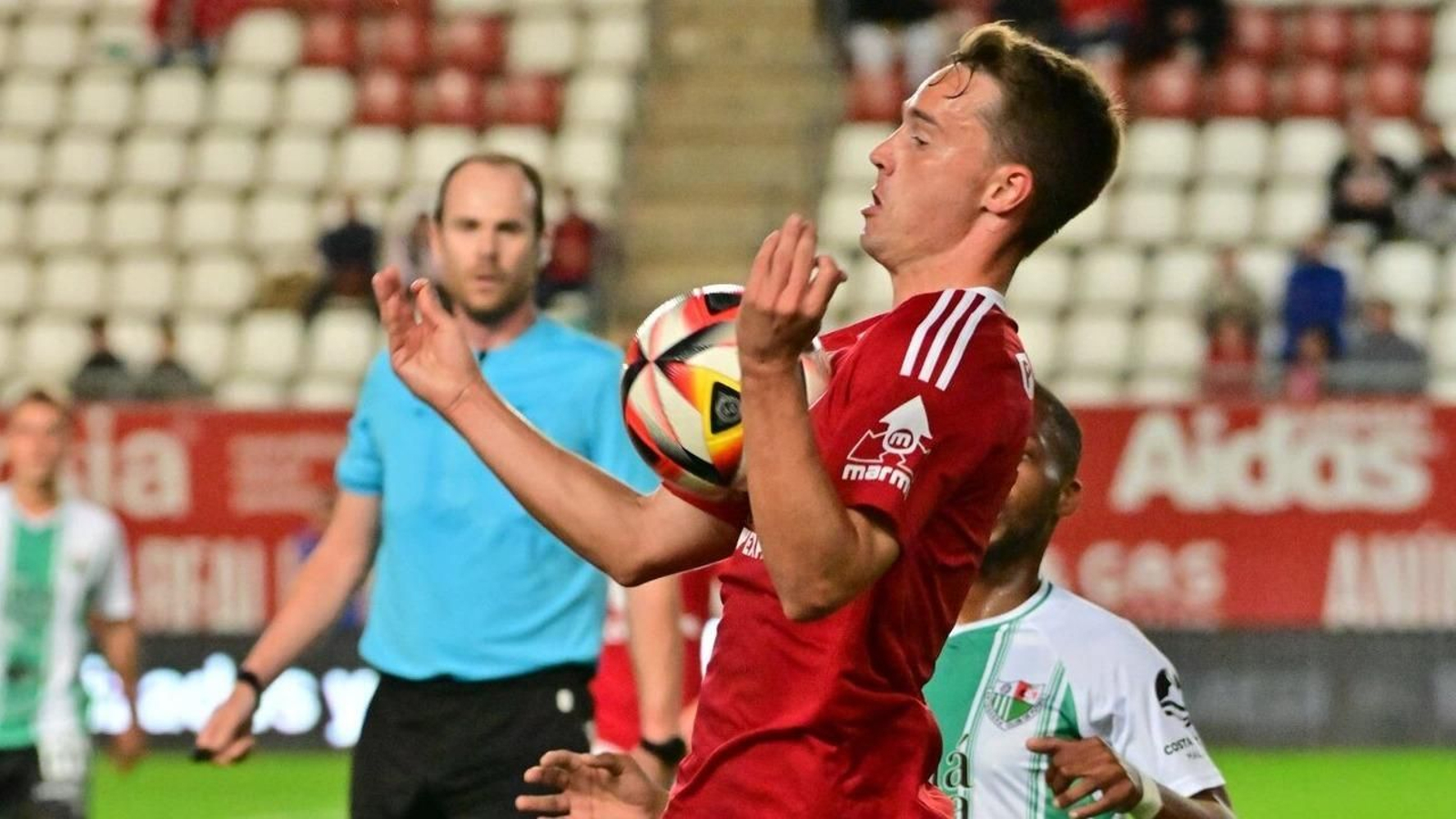 Un lance del Real Murcia - Antequera CF