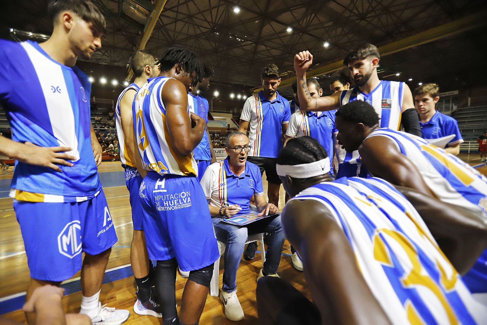 Imágenes del partido de baloncesto entre el Huelva Comercio Viridis y el Juventud Alcalá