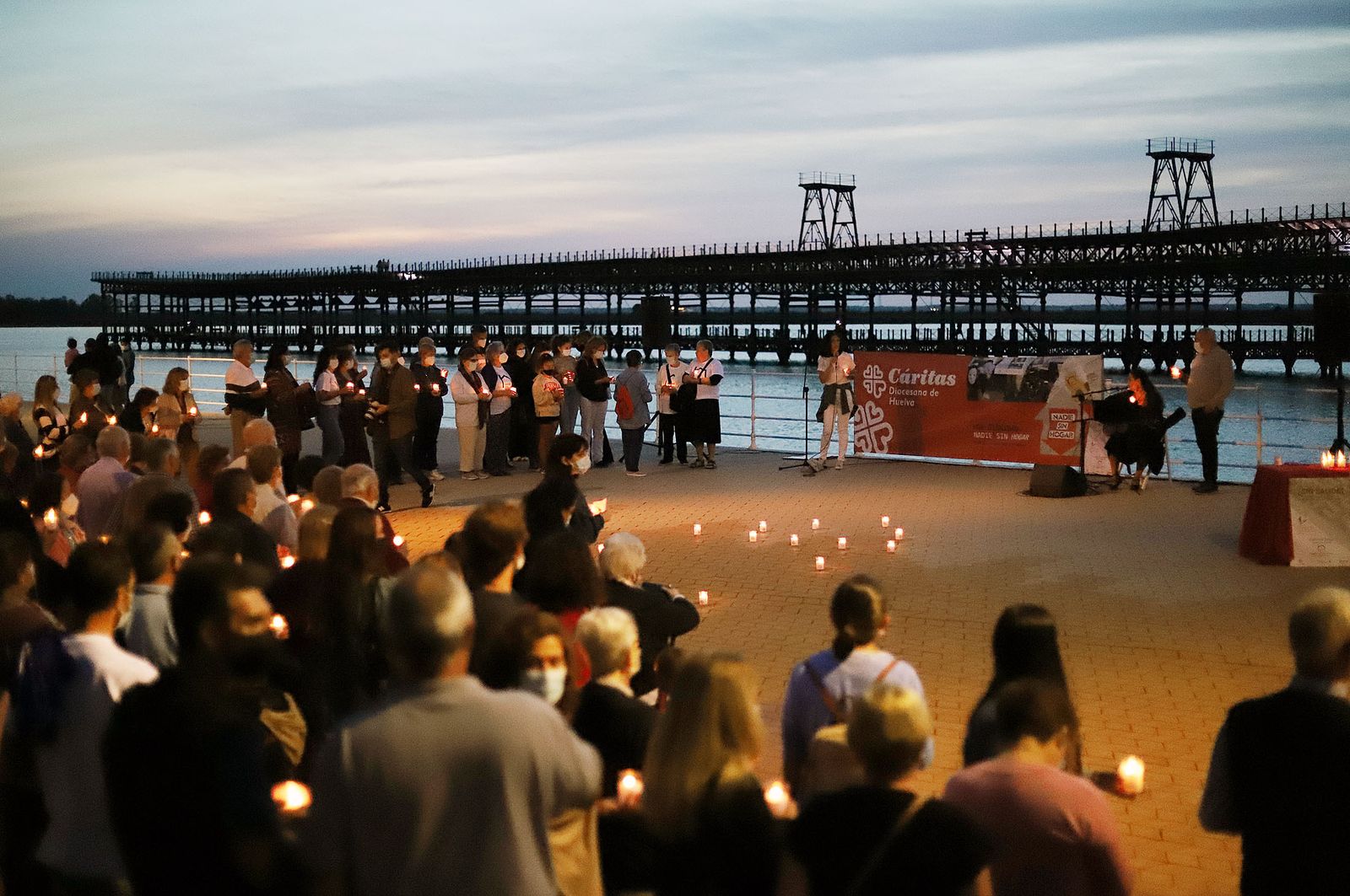 Imágenes del acto de sensibilización de Cáritas #NadieSinHogar