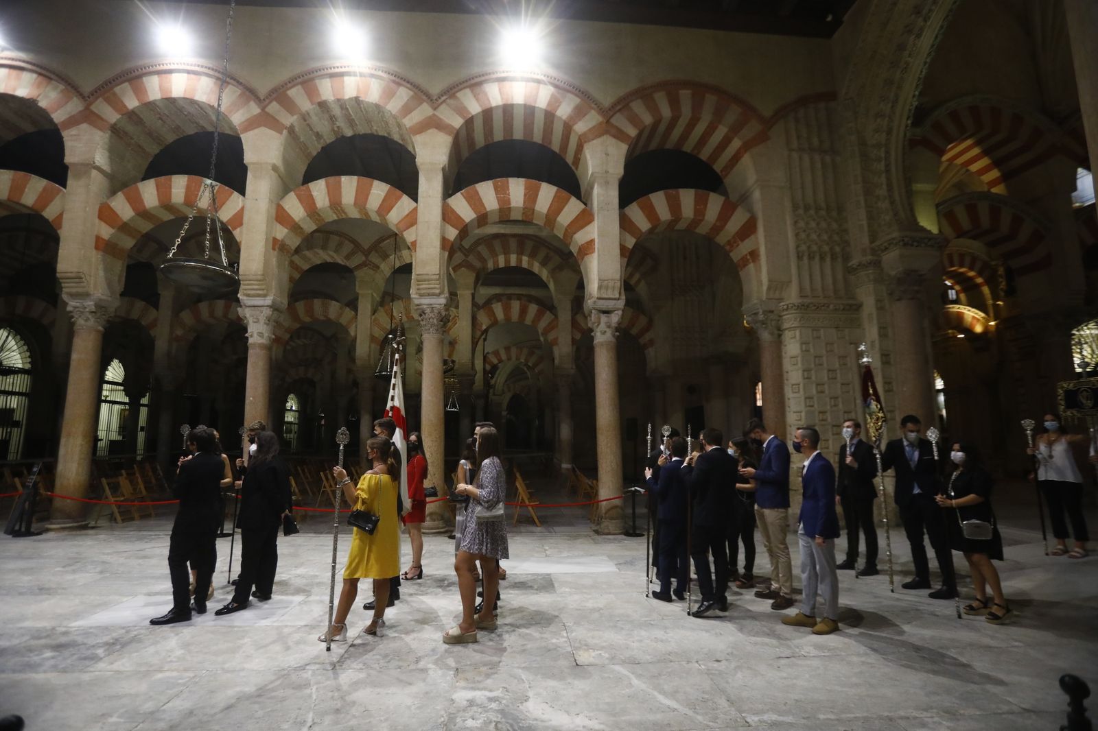 El vía lucis con la Virgen de la Fuensanta en el Patio de los Naranjos, en imágenes