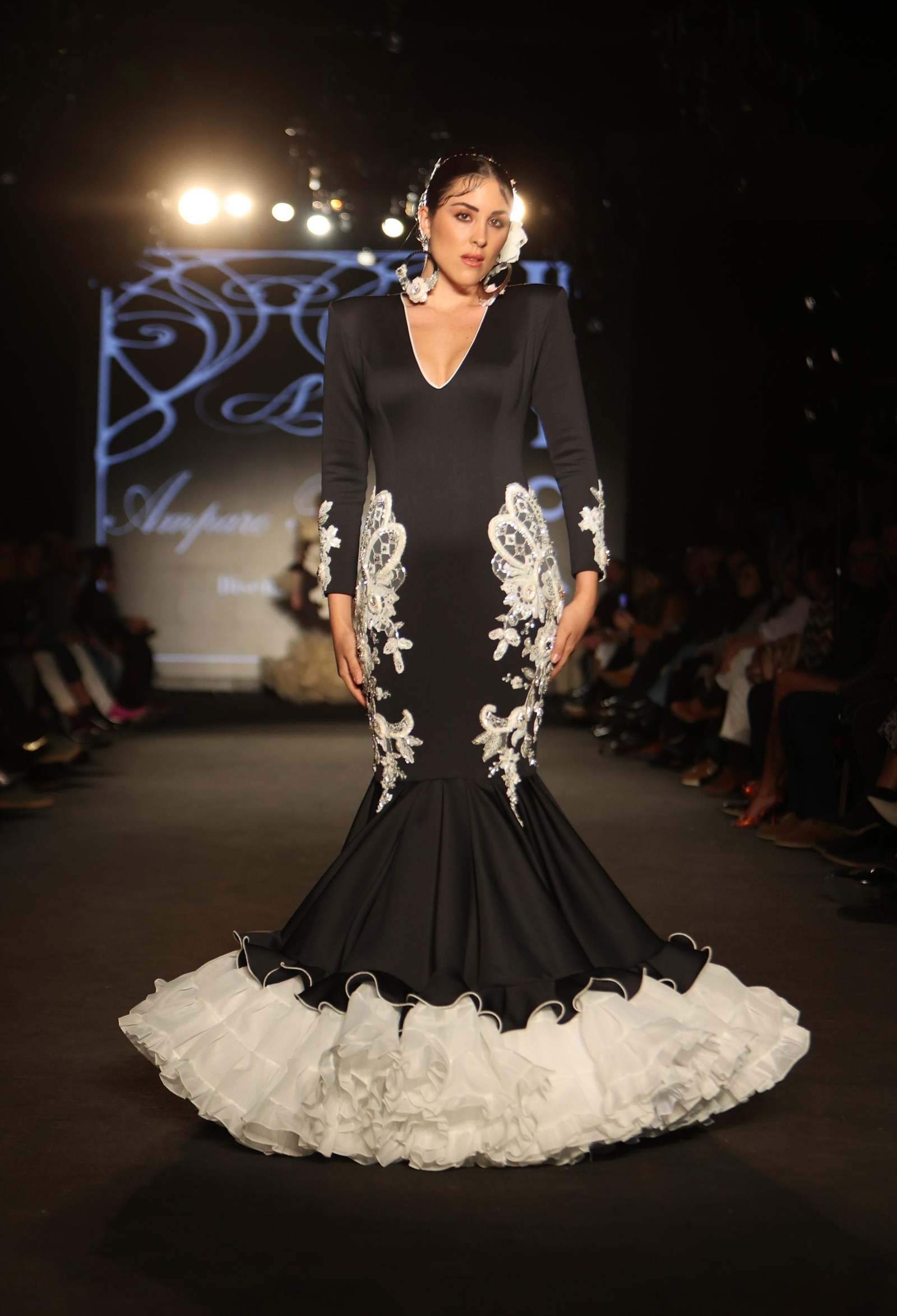 El elegante desfile de la diseñadora malagueña Amparo Pardal en We Love Flamenco 2023