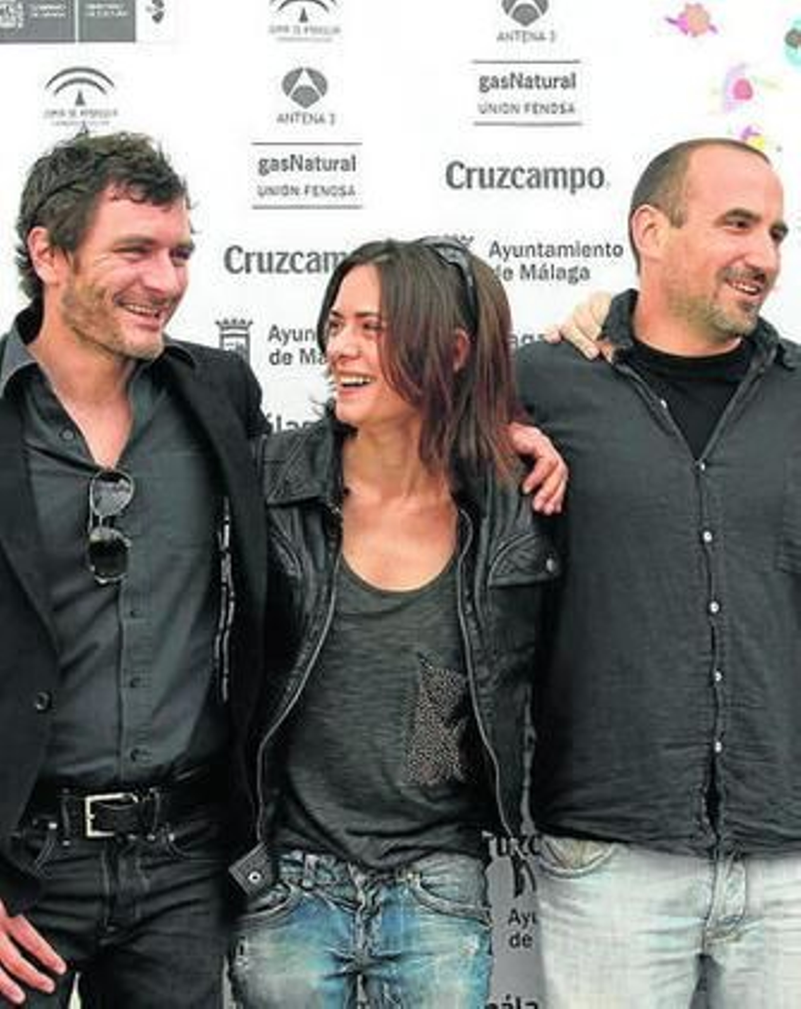 Freixas, junto a algunos de los intérpretes de su filme.