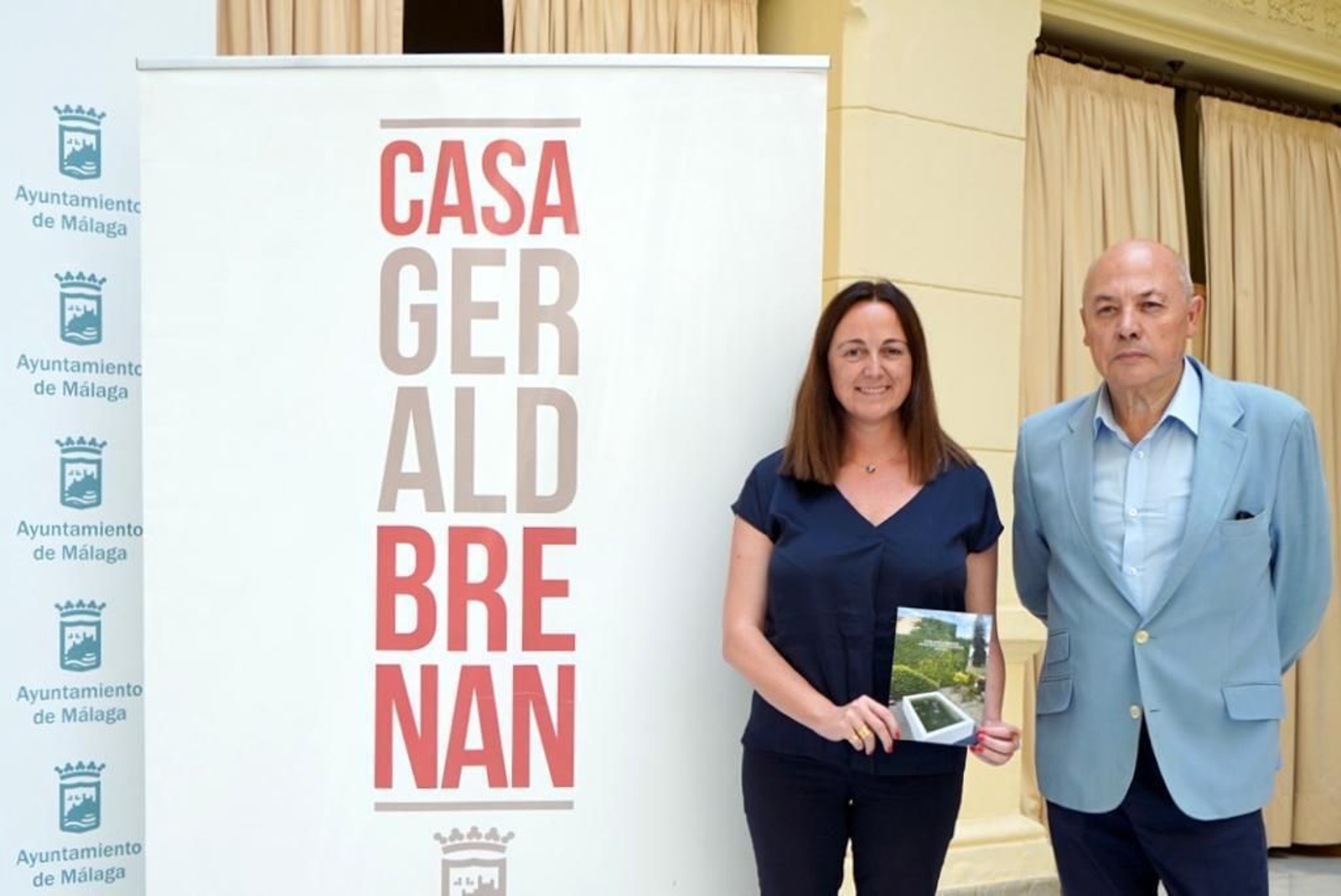 La concejala de Cultura junto al director de la Casa Gerald Brenan