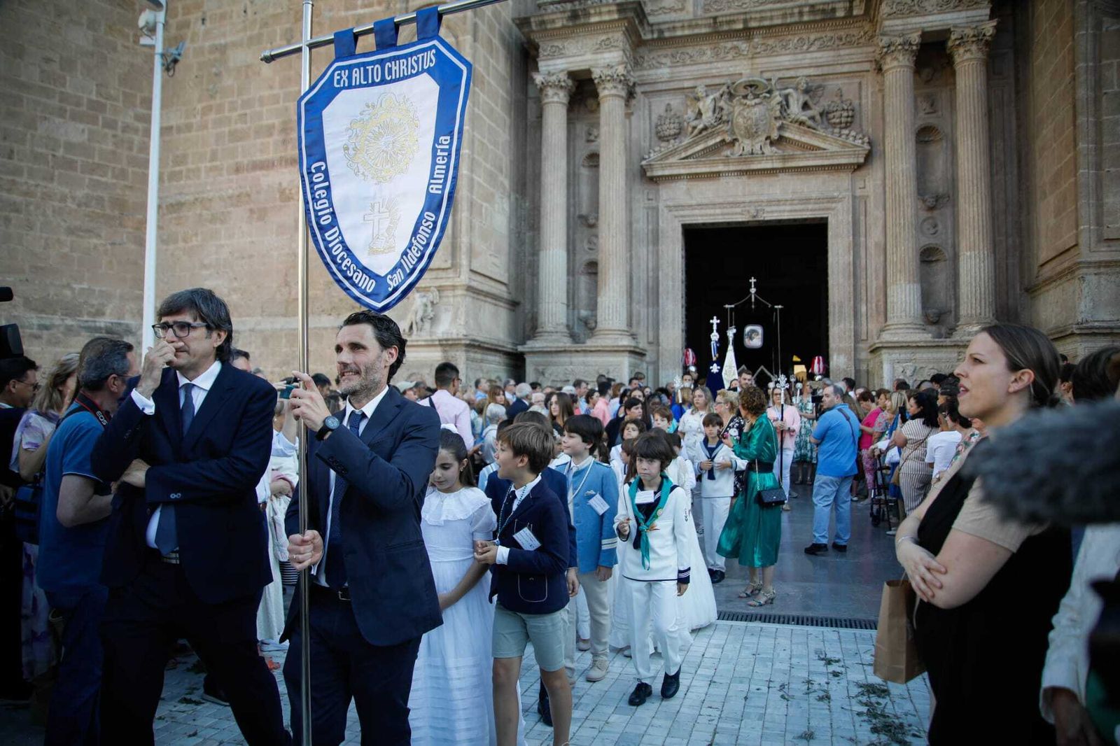 Imágenes de la procesión del Corpus Christi en Almería: así han sido la misa y la posterior marcha por la capital