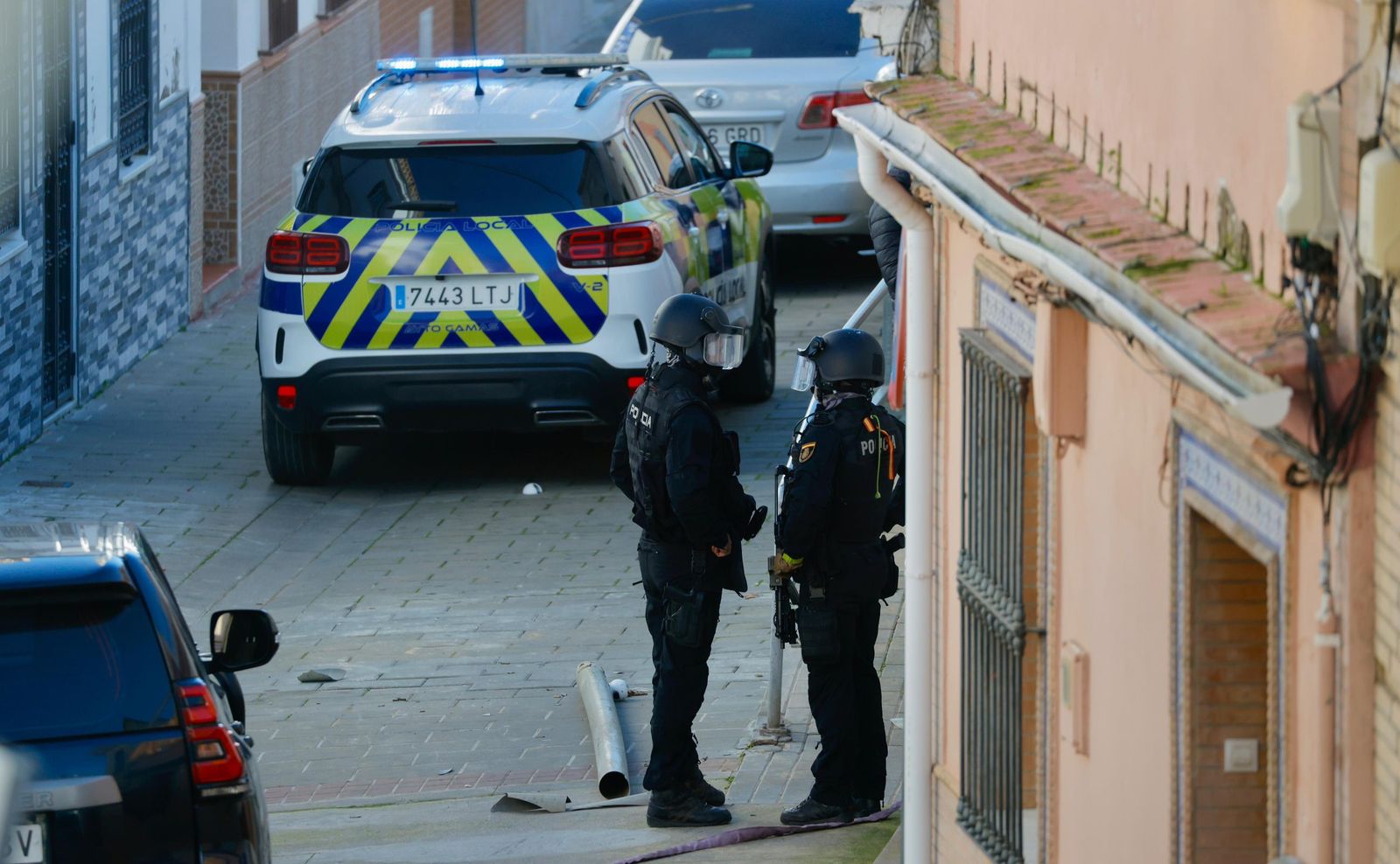 Las imágenes del despliegue policial por el hombre atrincherado en Camas