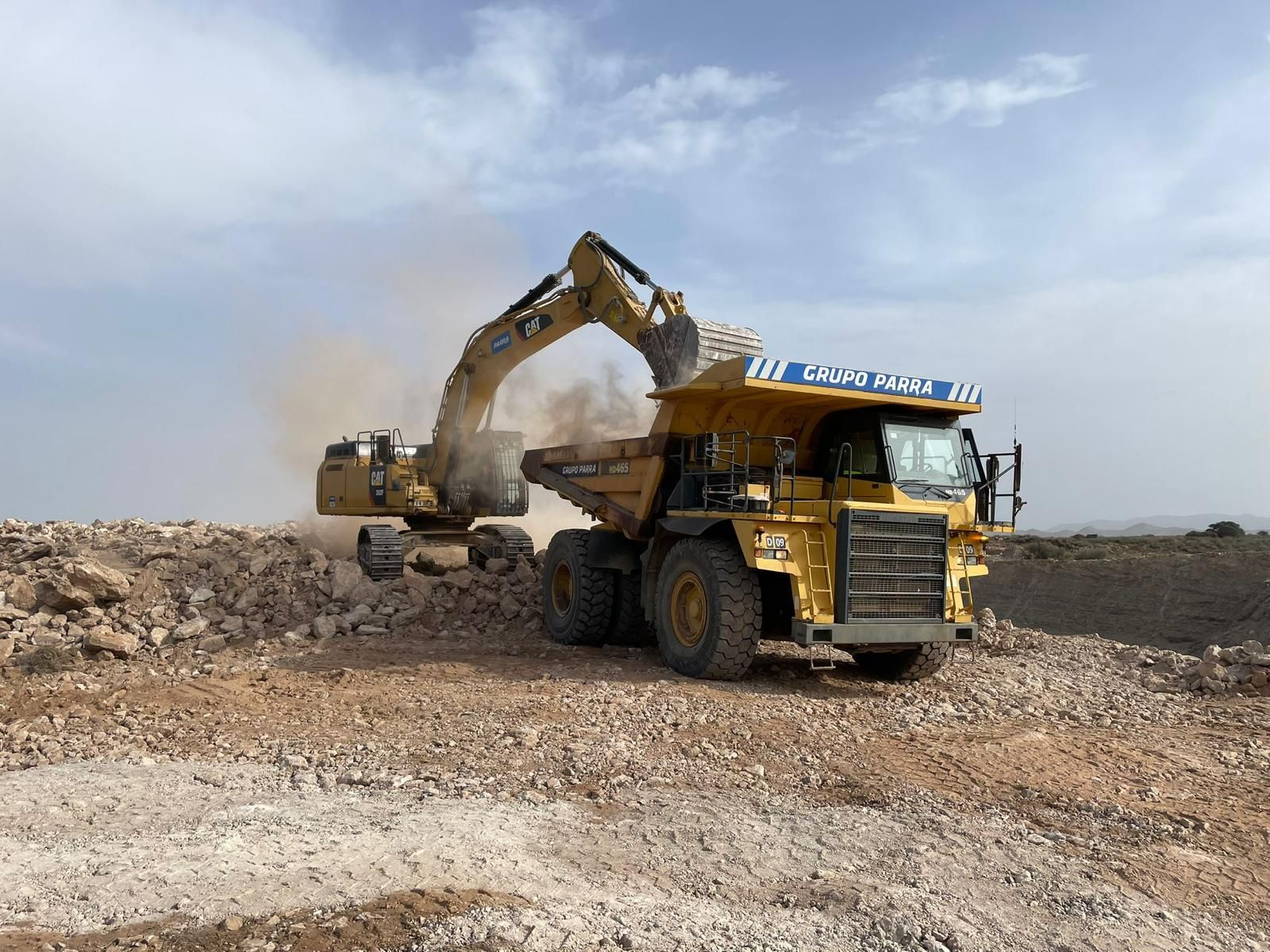 Maquinaria del Grupo Parra en funcionamiento.