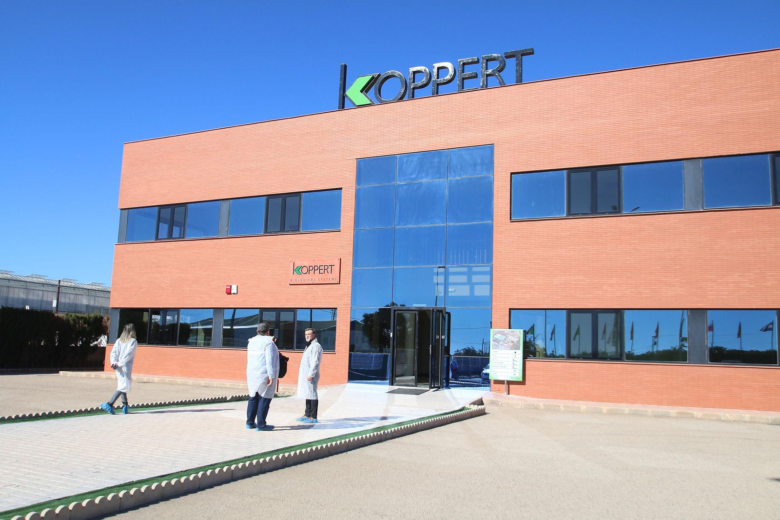 Fotogalería de la visita guiada a las instalaciones de Koppert en Águilas