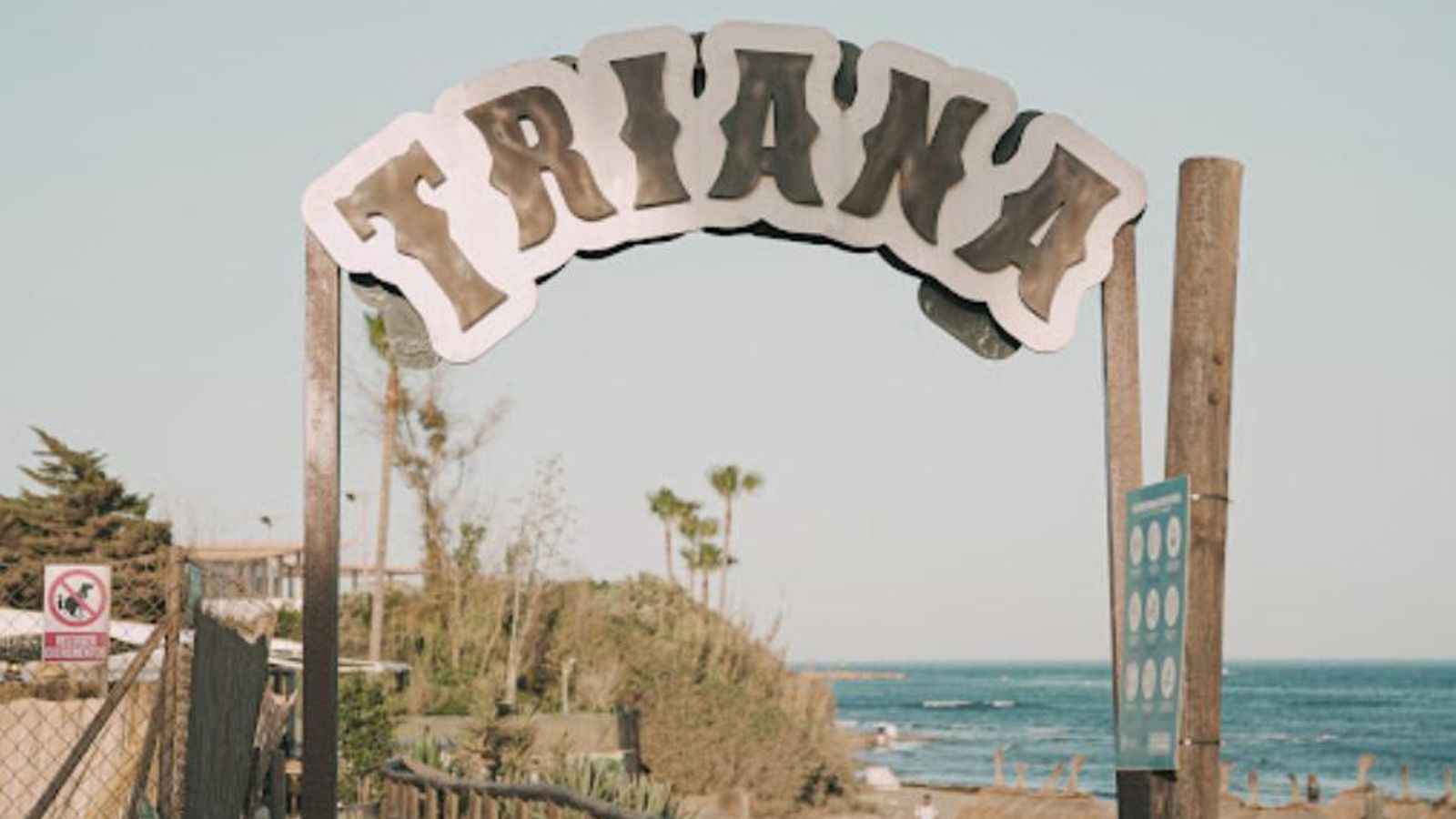 Acceso al restaurante Triana Marbella