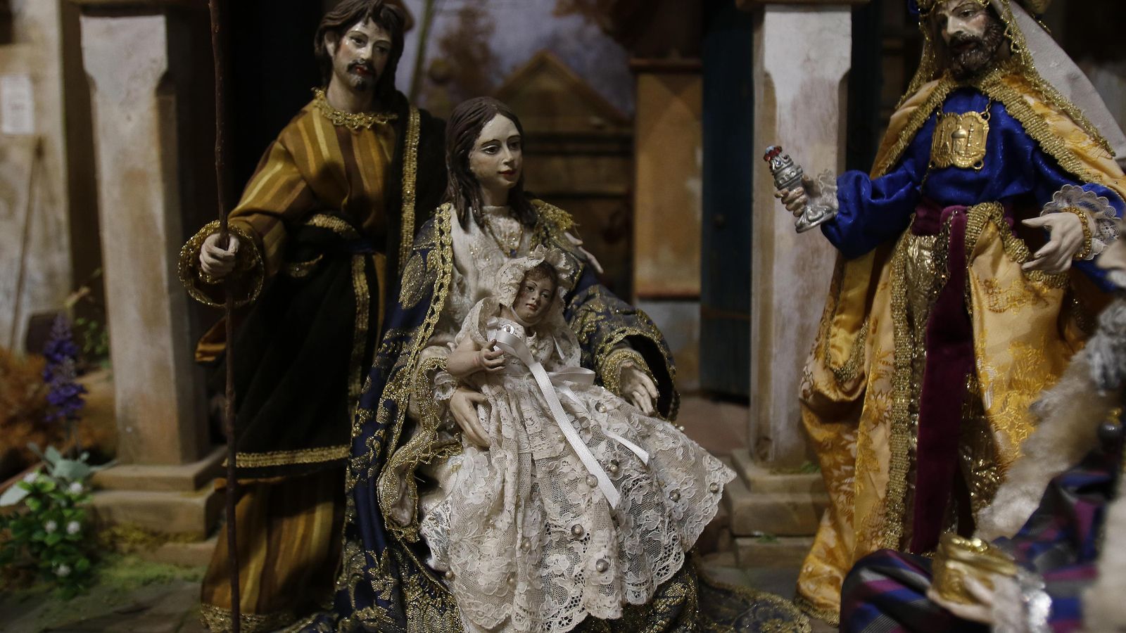El detalle del faldón de bautismo del Niño Jesús