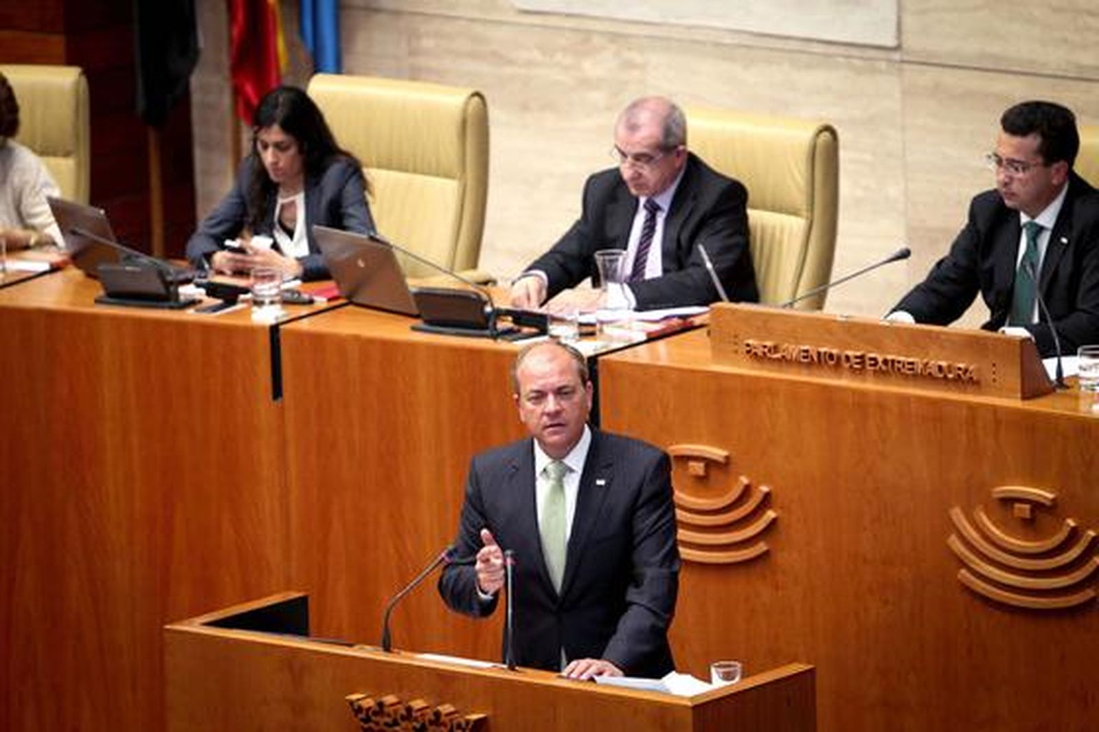 Extremadura bajará los impuestos a los ciudadanos con rentas inferiores a 24.000 euros