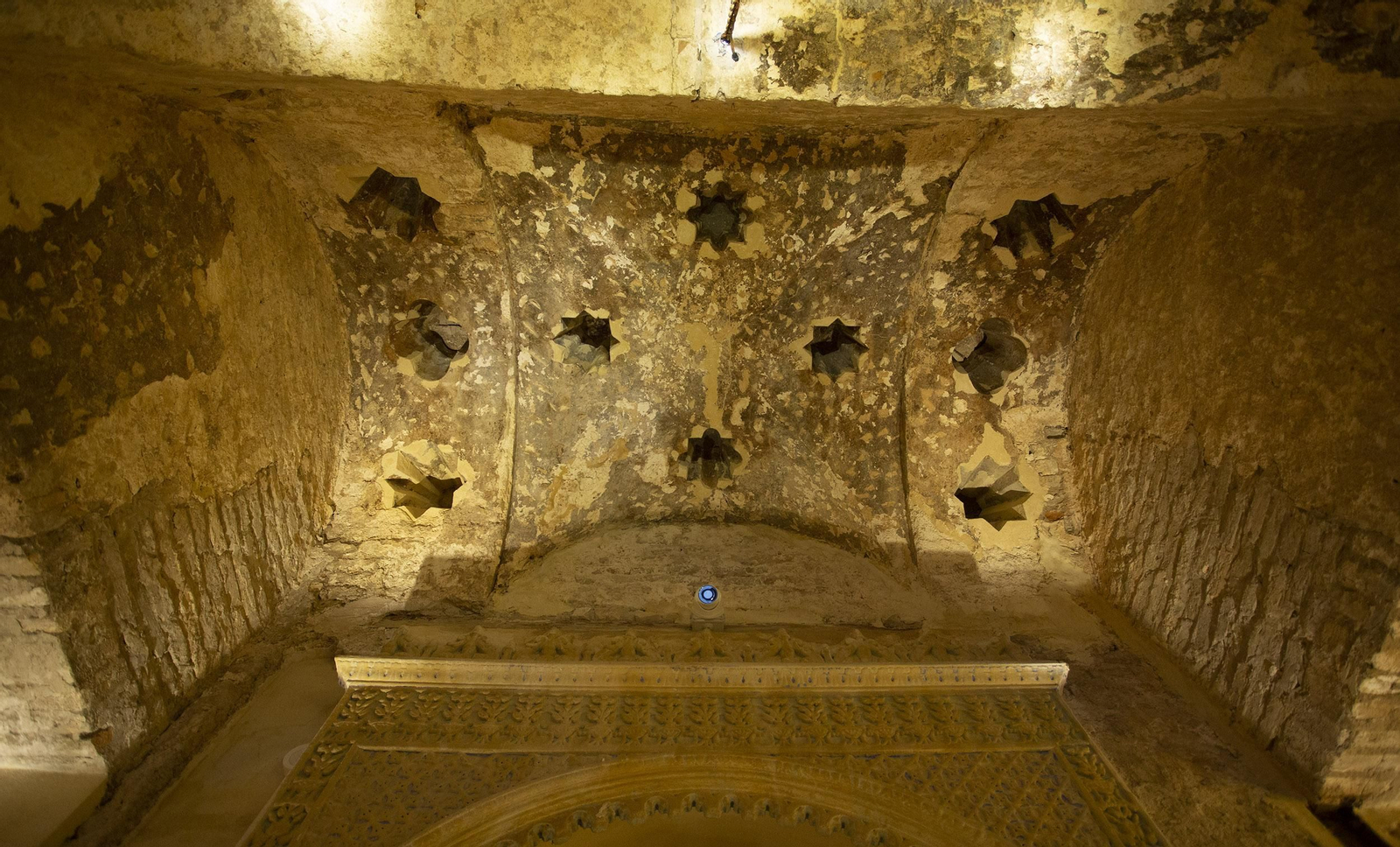 Los baños árabes del bar Giralda, en imágenes