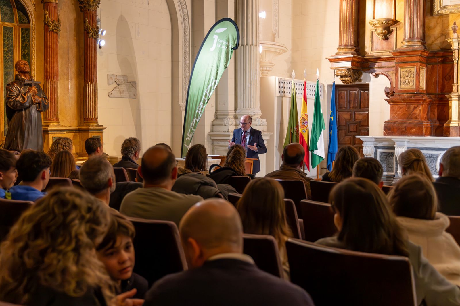La entrega de premios de los Circuitos Provinciales de Carreras por Montaña y de Triatlón de menores, en imágenes