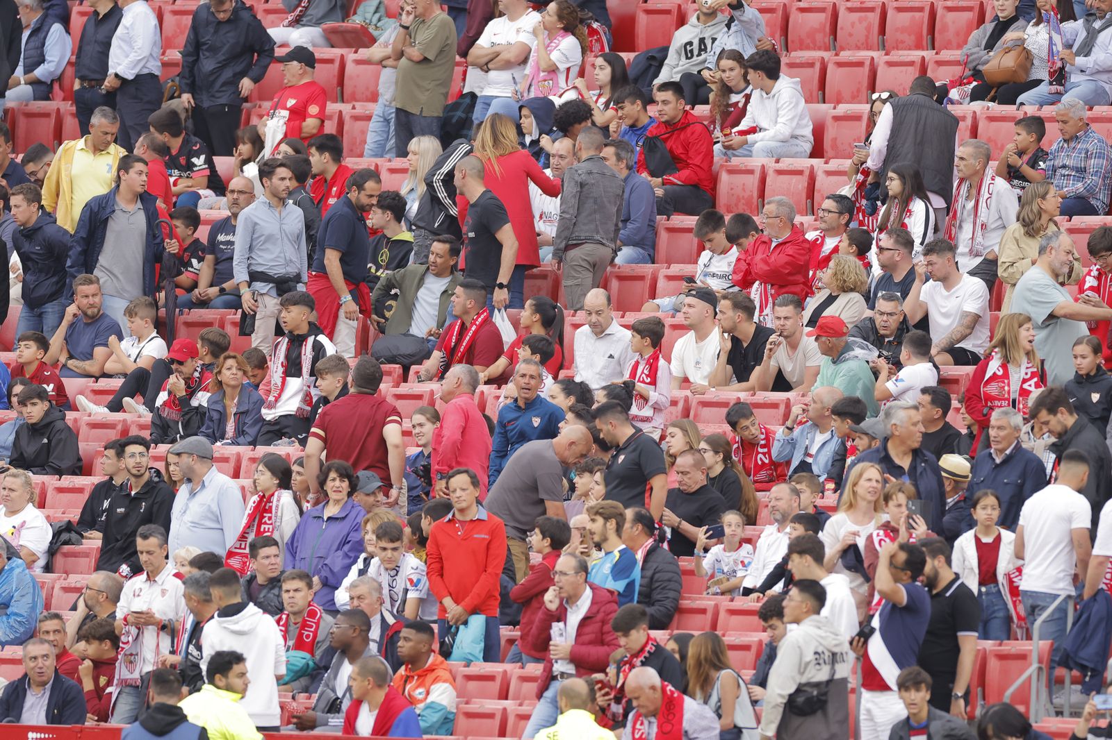 Búscate en las fotos del Sevilla-Madrid