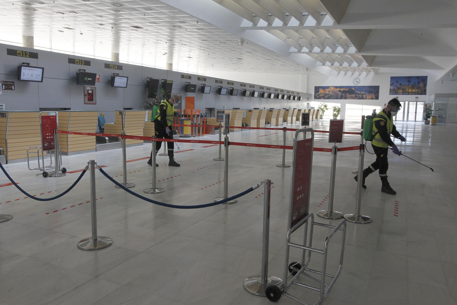 Fotogalería actuación INFOCA y UME por el coronavirus en Almería. Covid-19