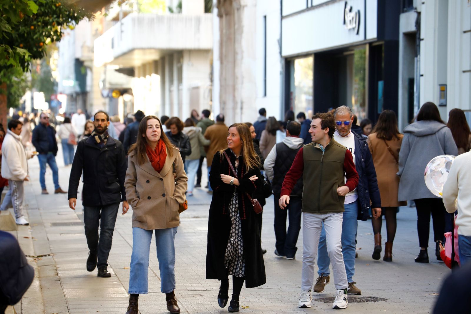 El gran ambiente en las calles de Córdoba en la previa de la Nochevieja, en fotografías