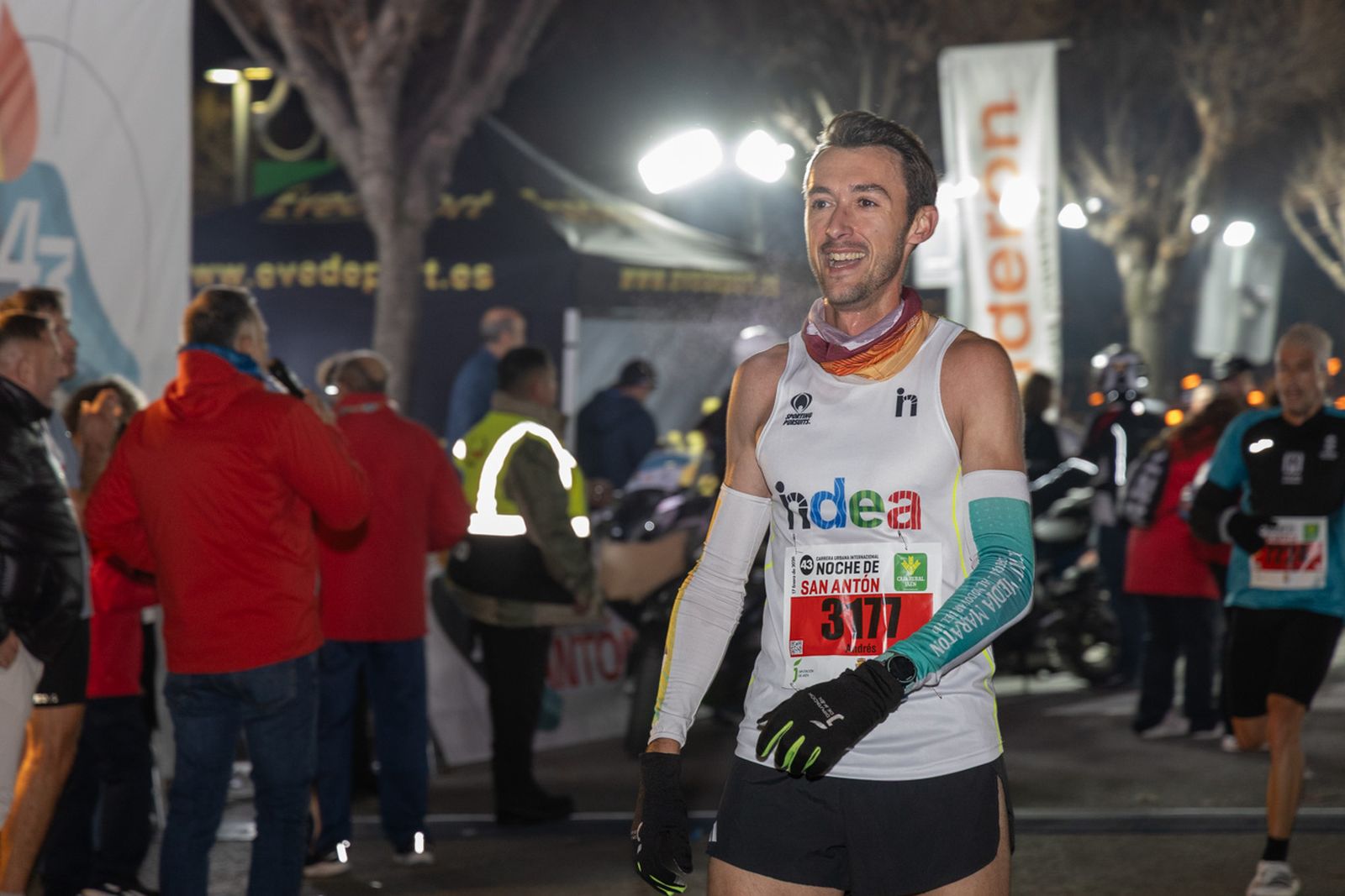 En imágenes: búscate en tu llegada a meta de la Carrera de San Antón 2026 (21)