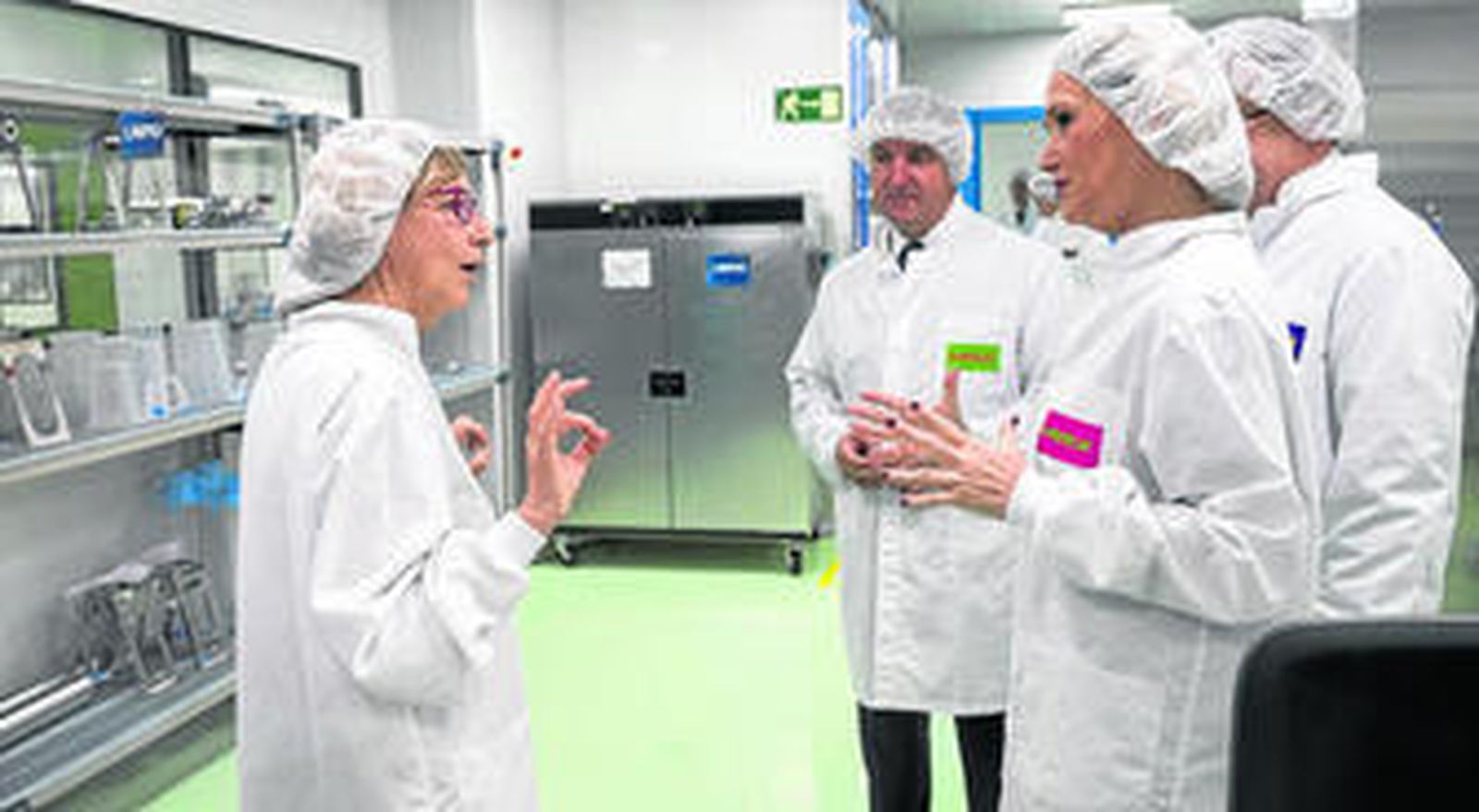 La presidenta de la Comunidad de Madrid asistió a la presentación de la ampliación de la nueva planta de biotecnología de Merck en Madrid .