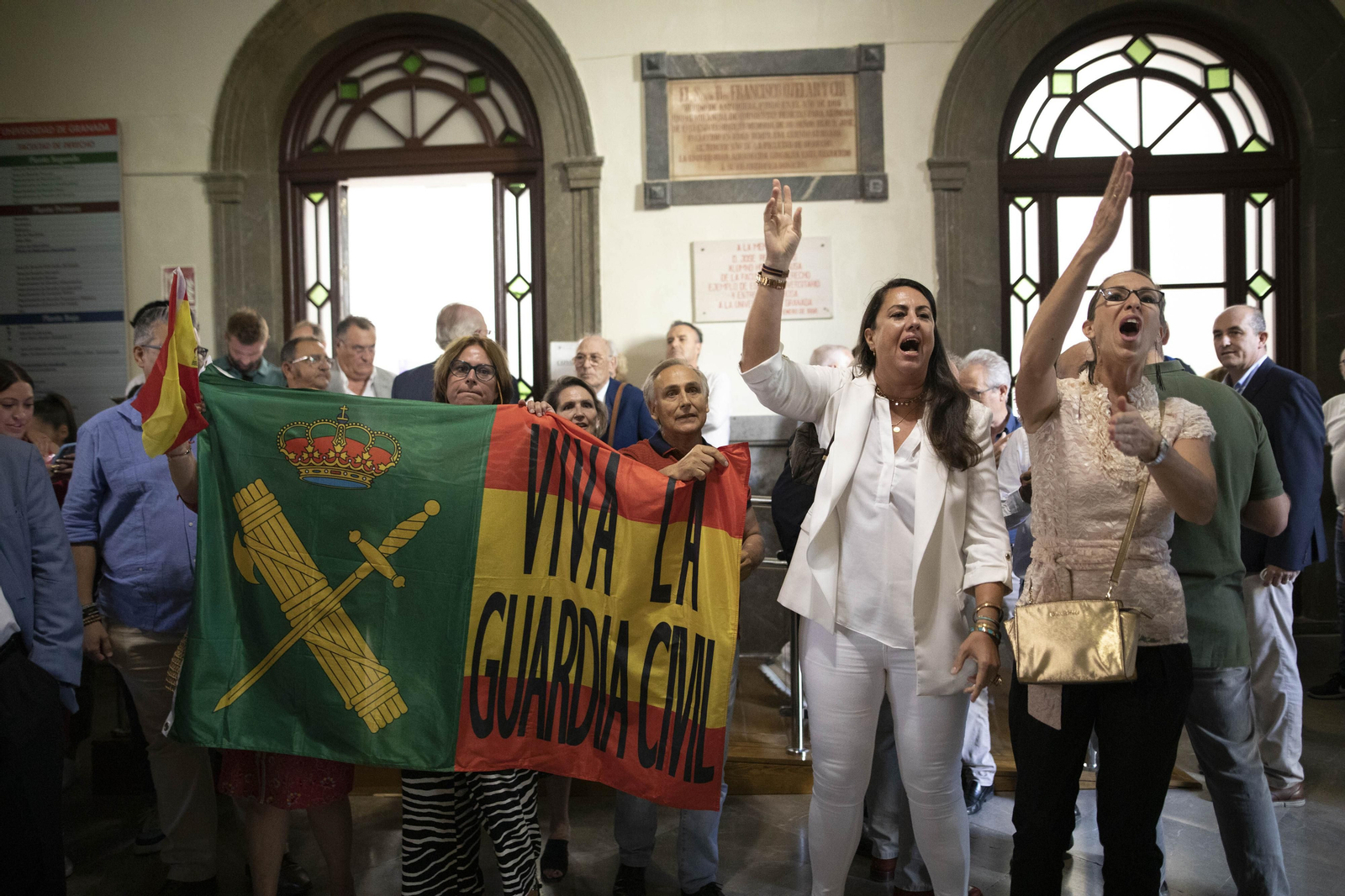 Altercados en la conferencia de Macarena Olona en Granada