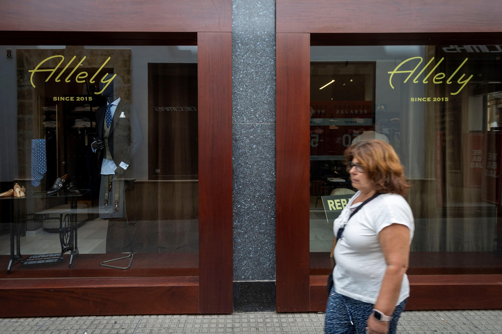 Una tienda de ropa en la calle Periodista Emilio López.