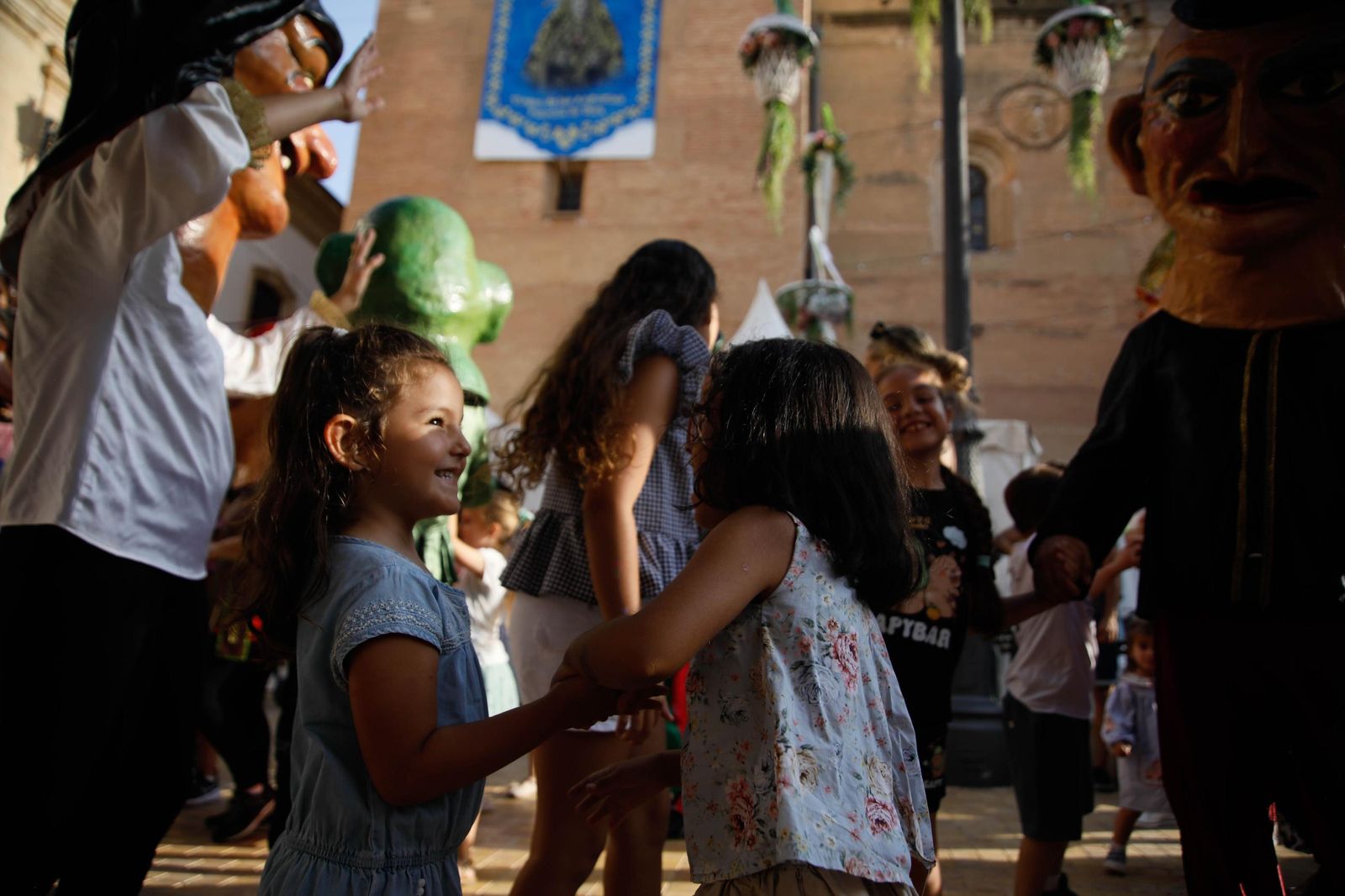 Desfile de Gigantes y Cabezudos de Vera, en imágenes