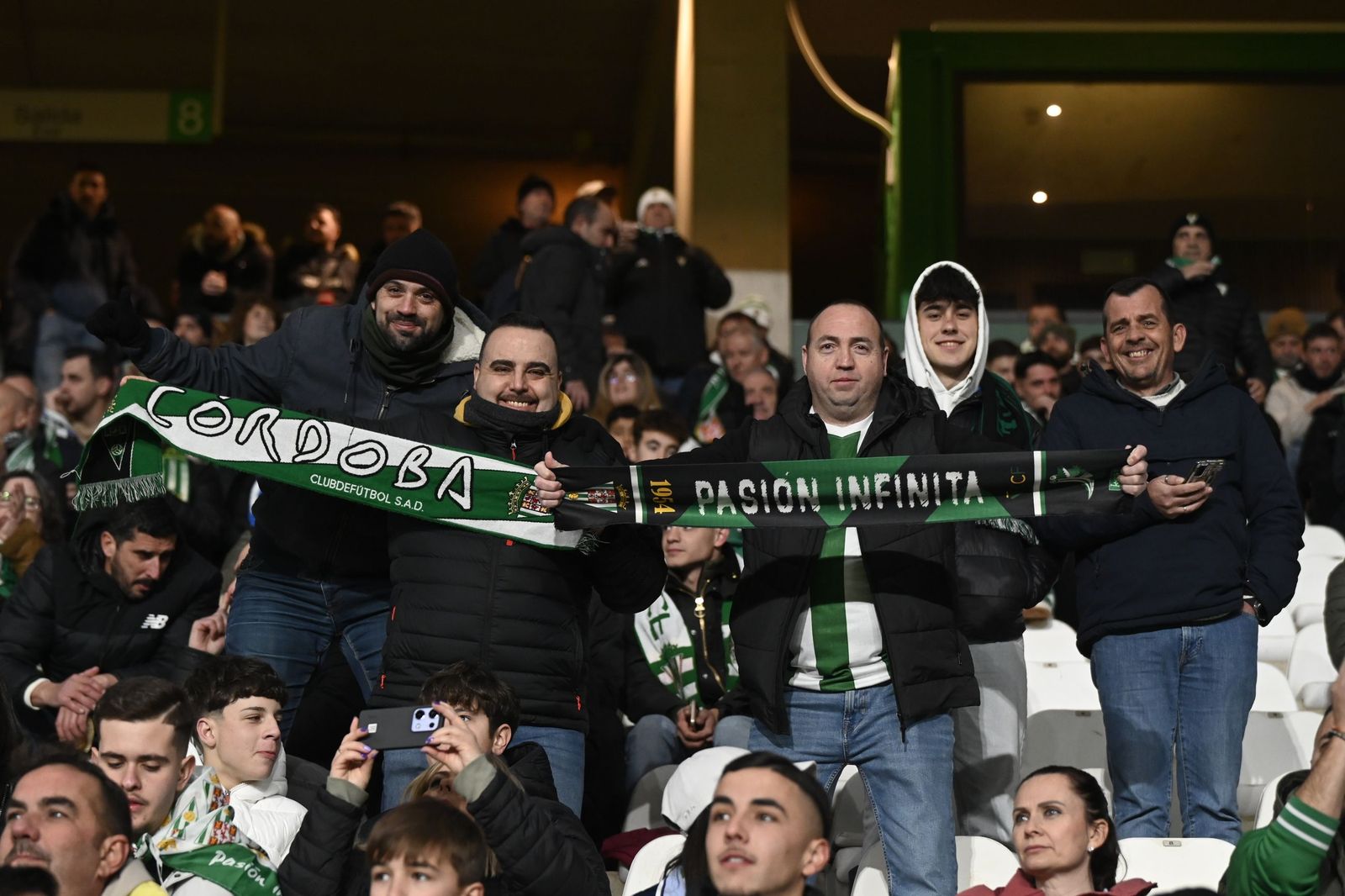 Las fotos del espectacular ambiente en El Arcángel en el derbi andaluz entre Córdoba CF y Málaga