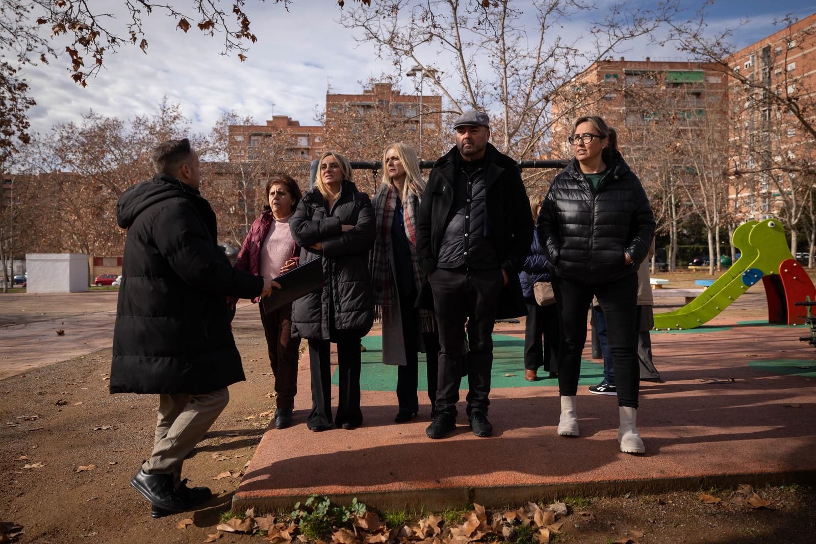 El equipo de Gobierno durante una visita al barrio.
