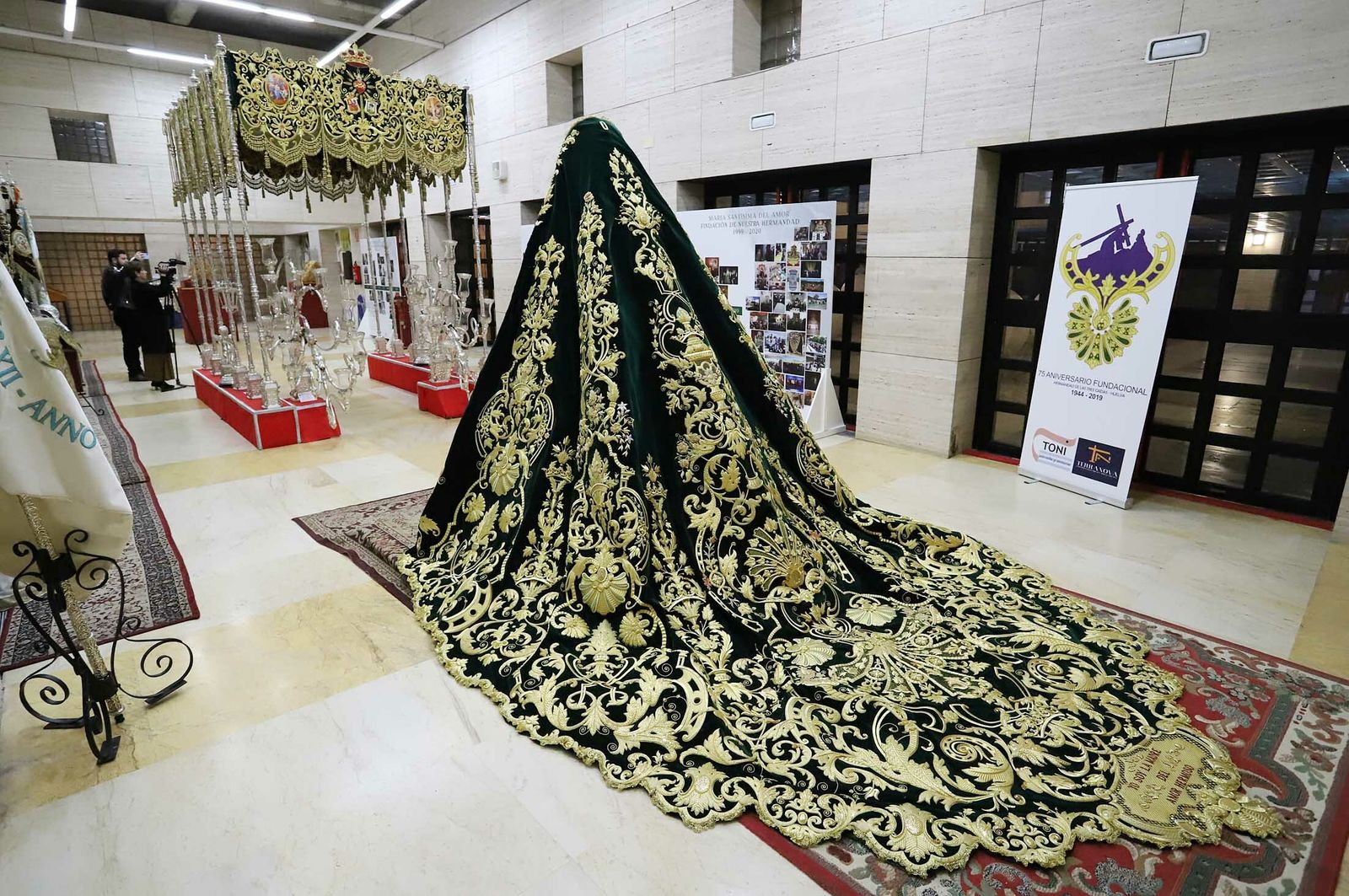 Imágenes de la exposición de la Hdad de las Tres Caídas en la Casa Colón