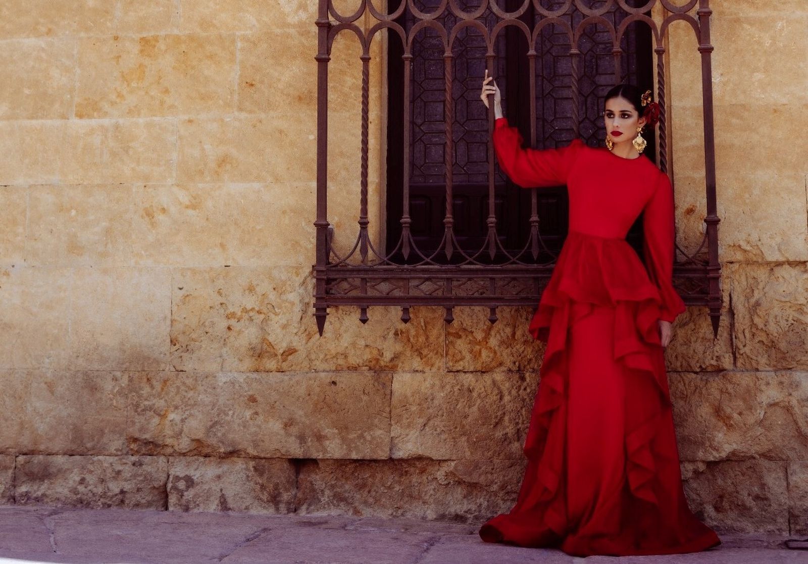 Vestido de Matilde Cano rojo con volantes