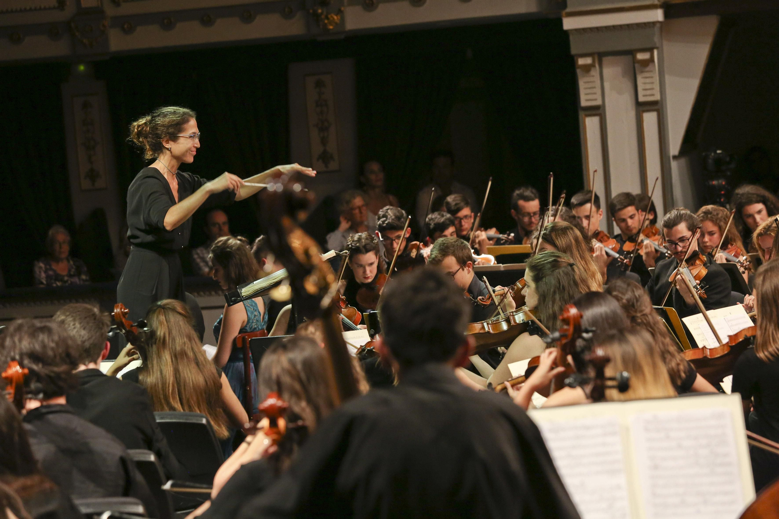 Concierto de la orquesta y coro de los Conservatorios Manuel Carra y Gonzalo Martín Tenllado, el lunes, en el Cervantes.