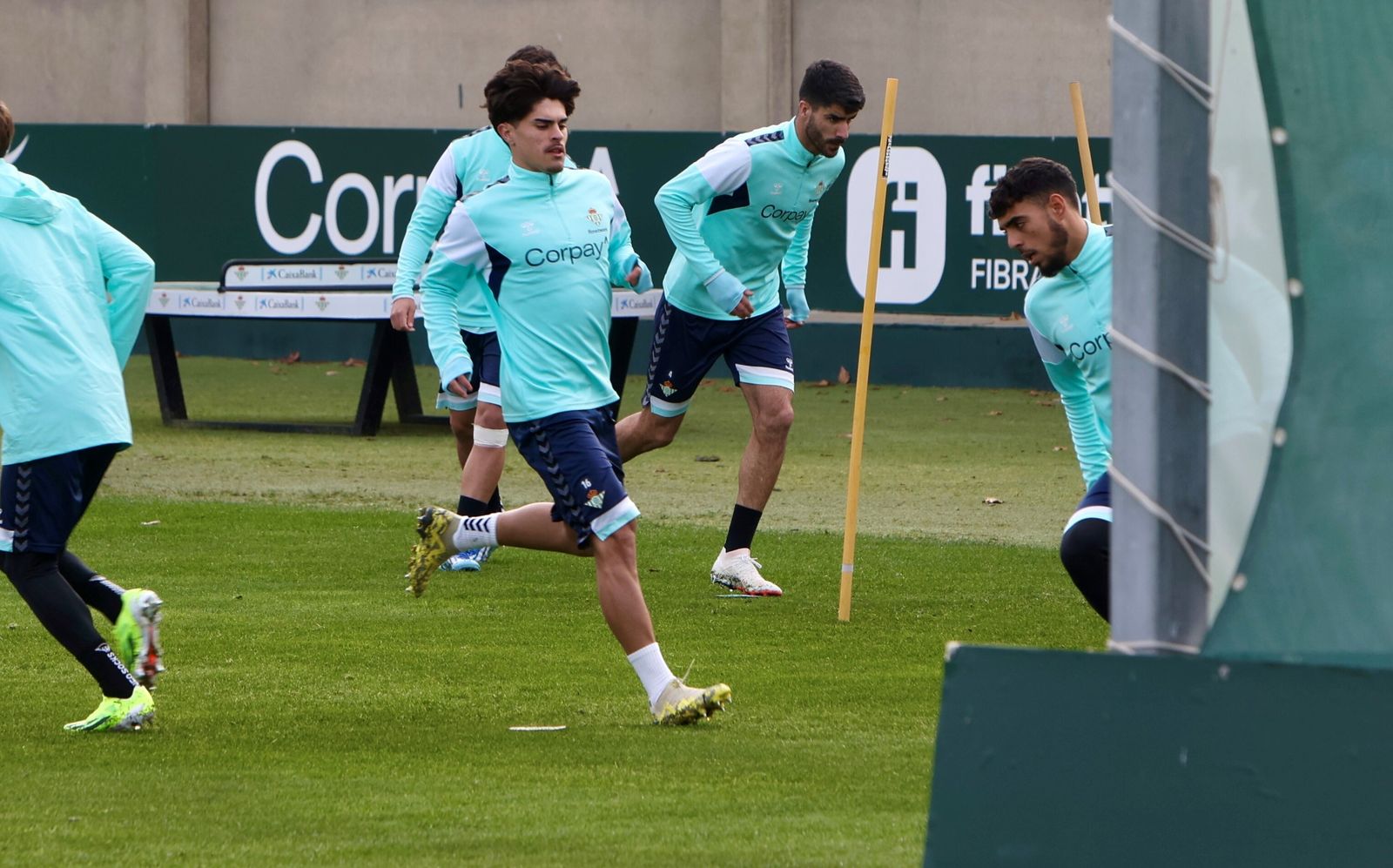 Las fotos del primer entrenamiento de Johnny Cardoso con el Betis