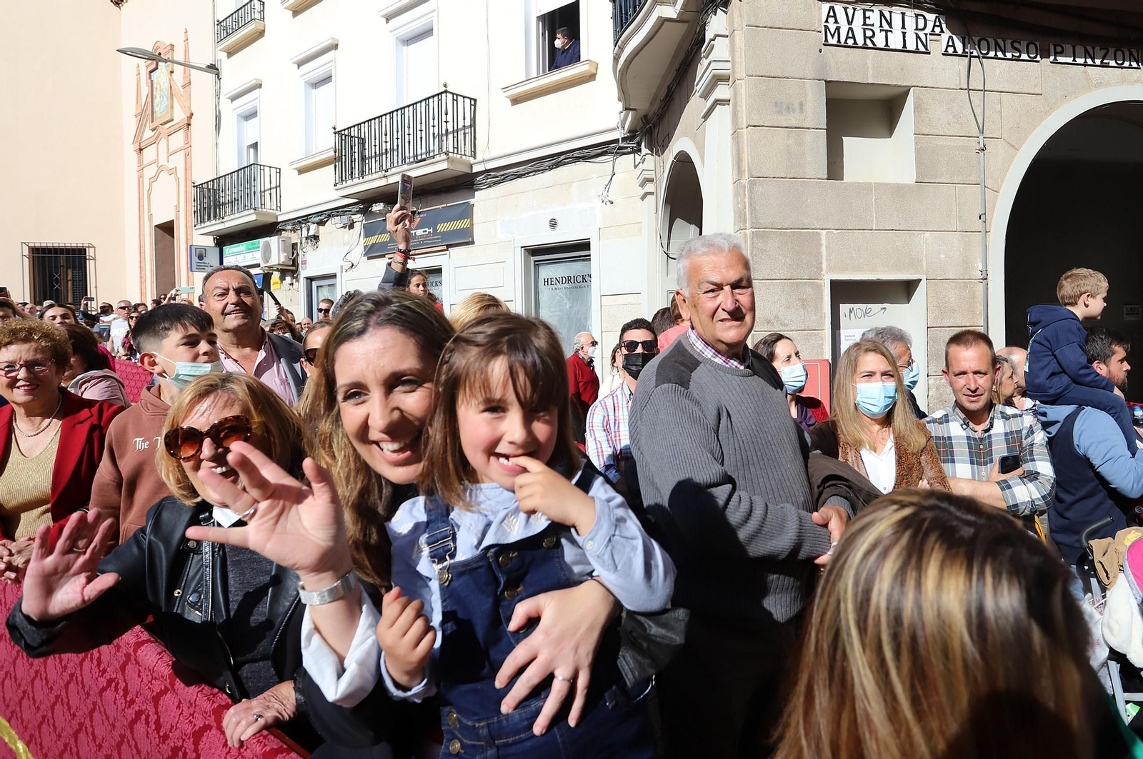 Ambiente en las calles de Huelva para ver la Legión junto al Cristo de la Vera+Cruz