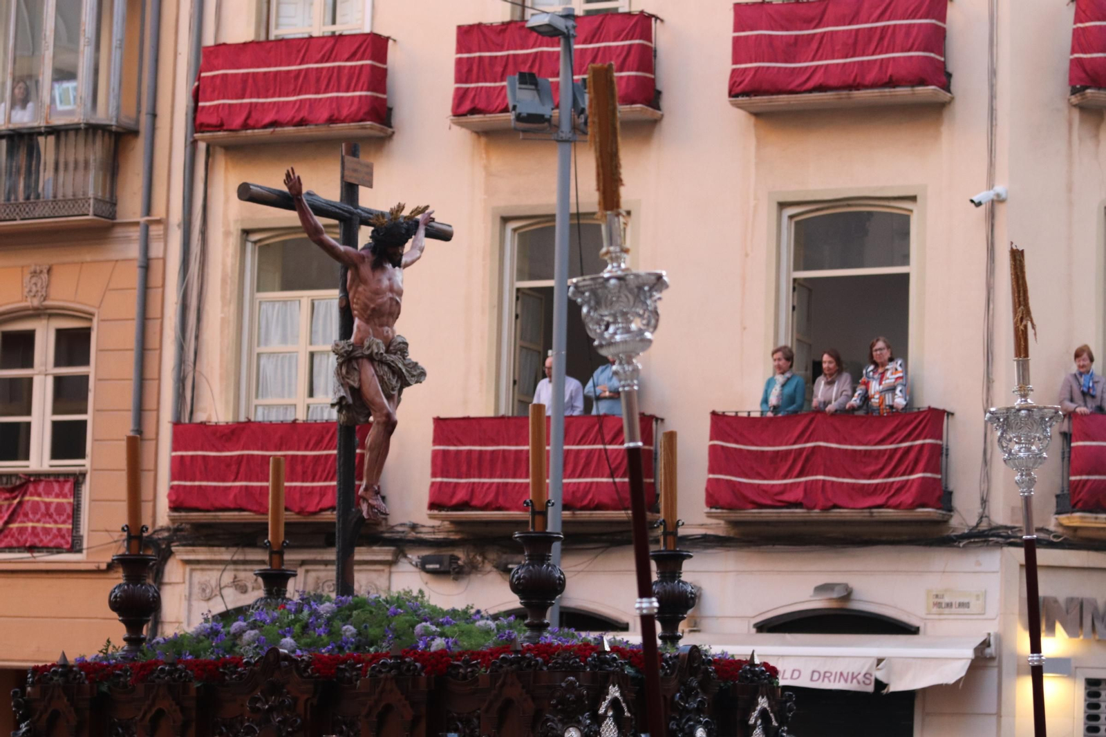 Crucifixión en el Lunes Santo en Málaga, en fotos