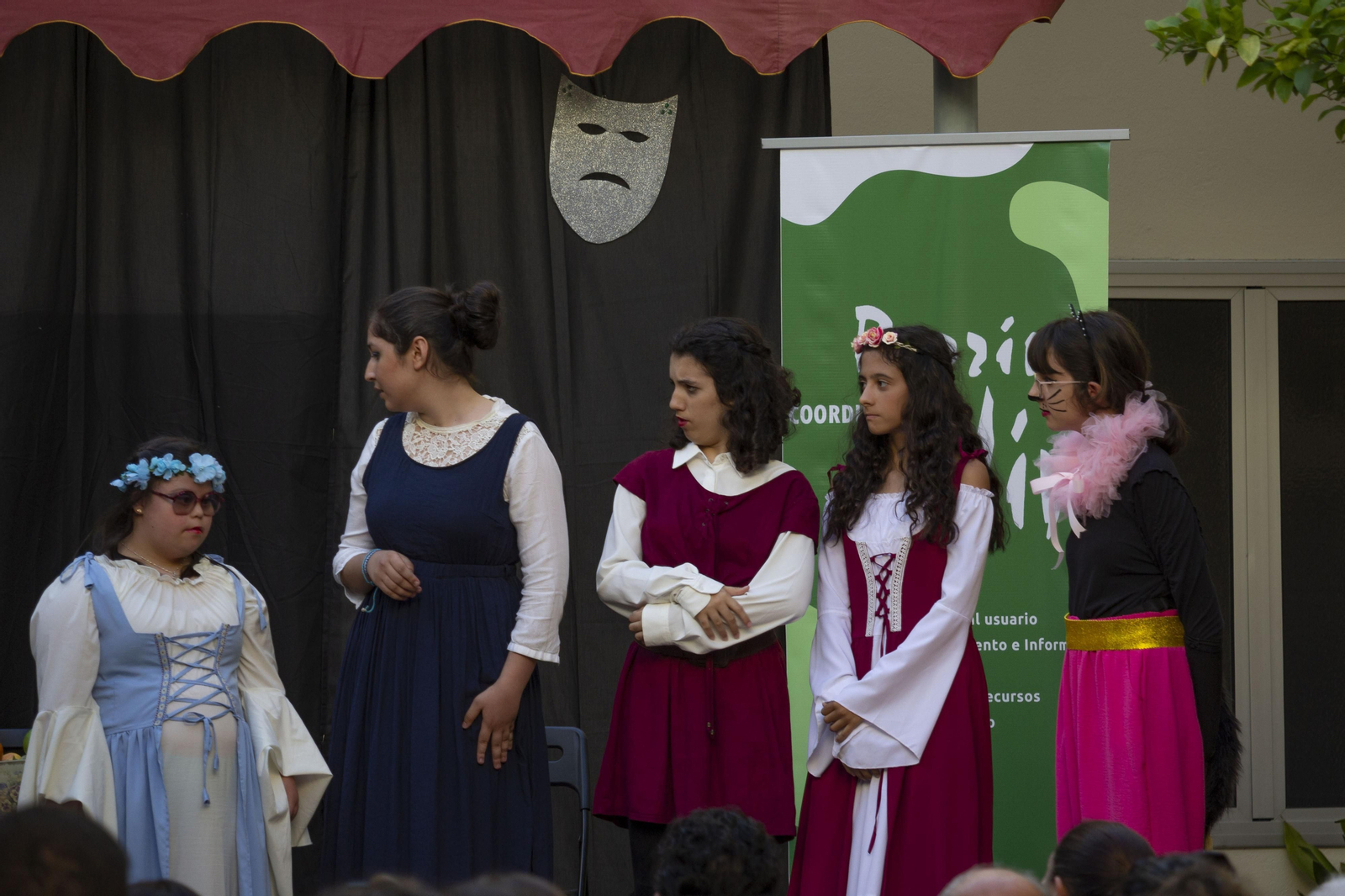 Fotos de el Teatro de Barrio Vivo, obra de "El Dragón"