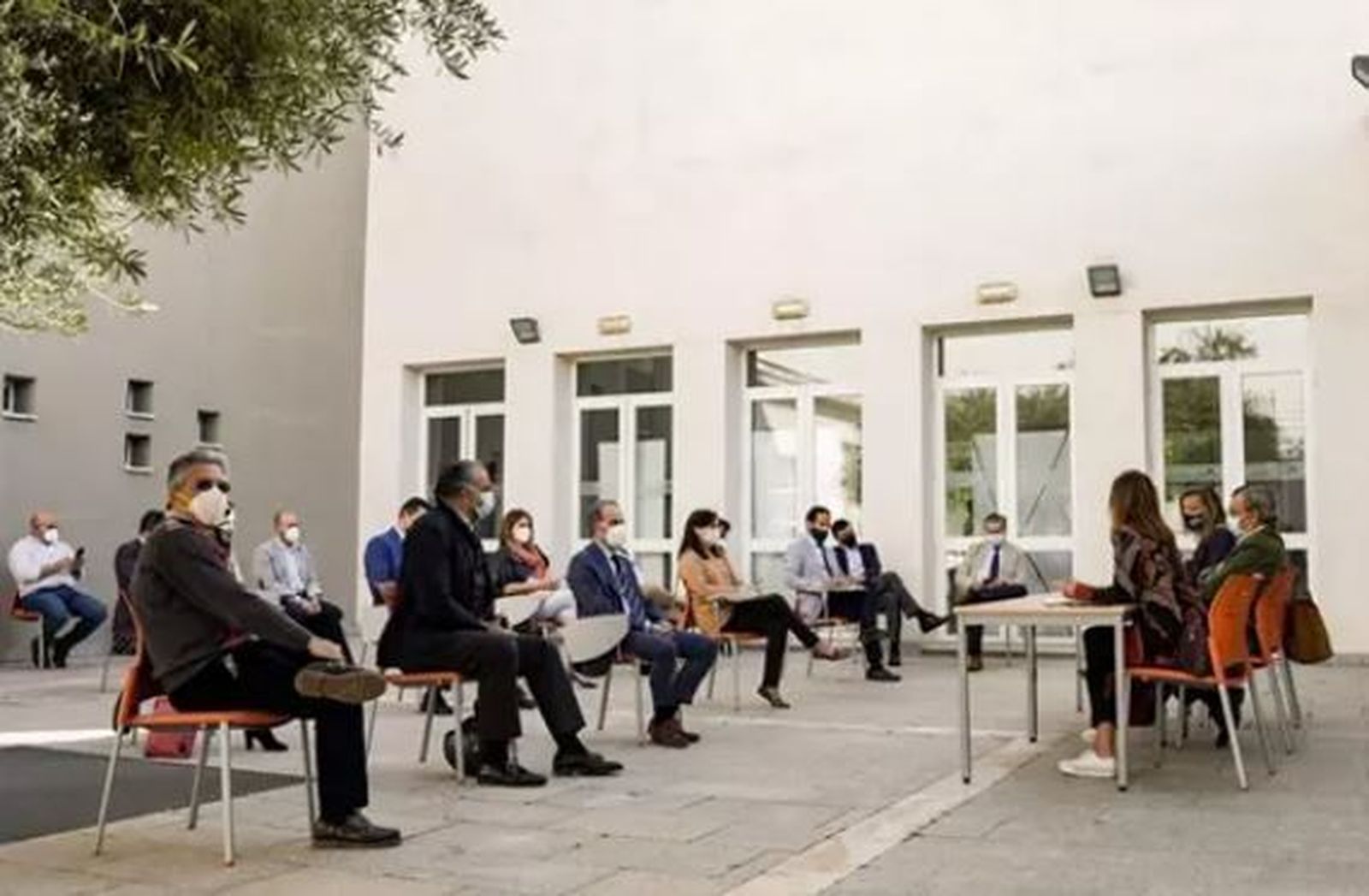 Reunión en la sede de CECO.