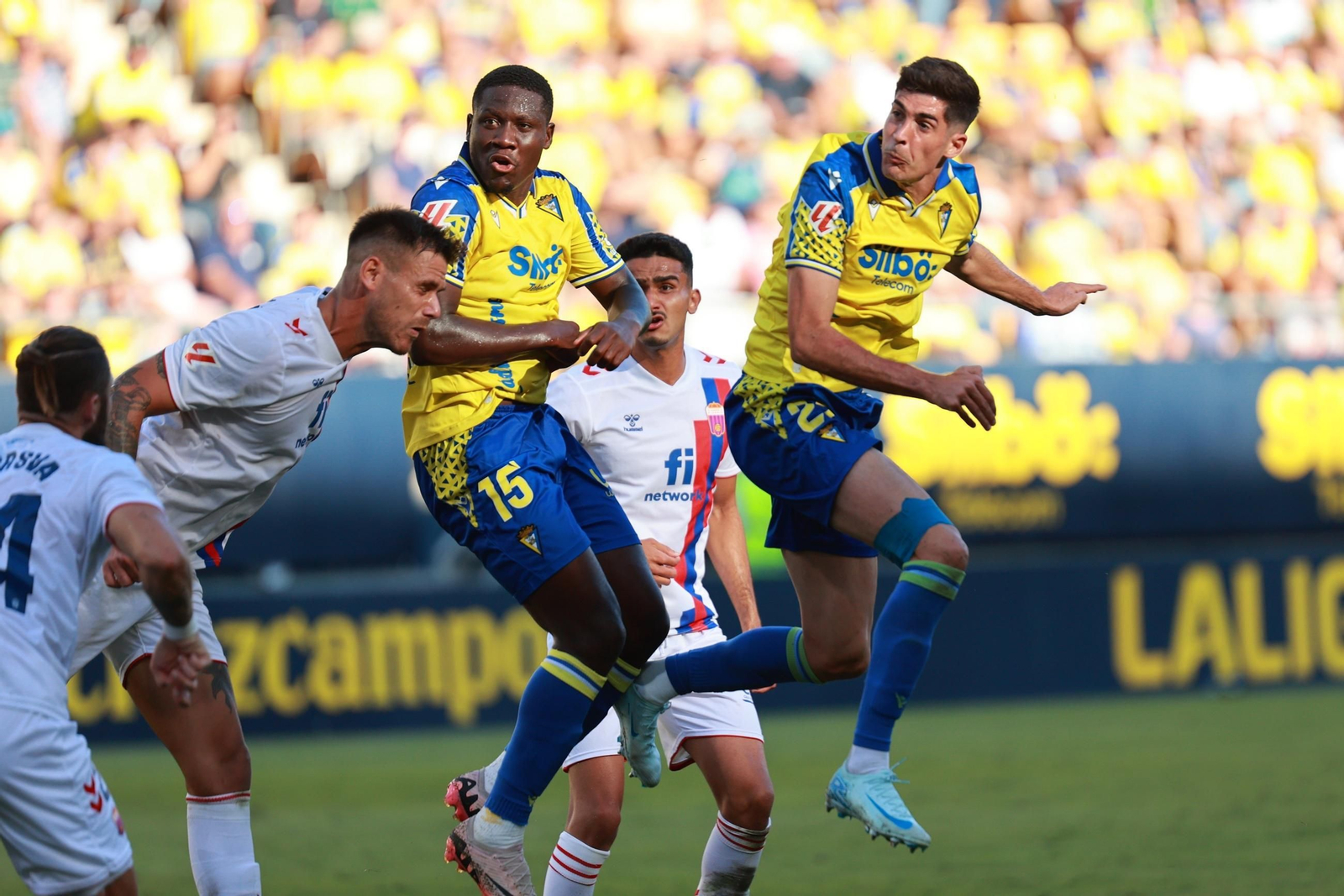 Búscate entre las fotos del partido de fútbol Cádiz CF - CD Eldense