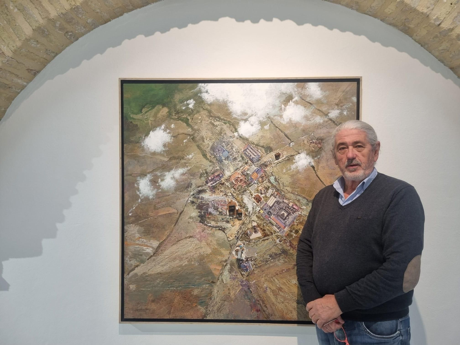 Pepe Basto, junto a una de las obras que se podrá ver en su muestra de fin de año.