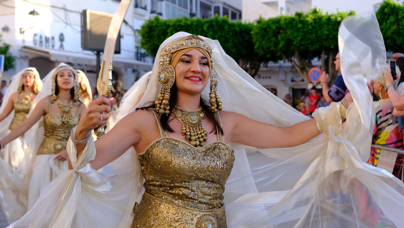 El espectacular desfile de Moros y Cristianos de Mojácar, en imágenes