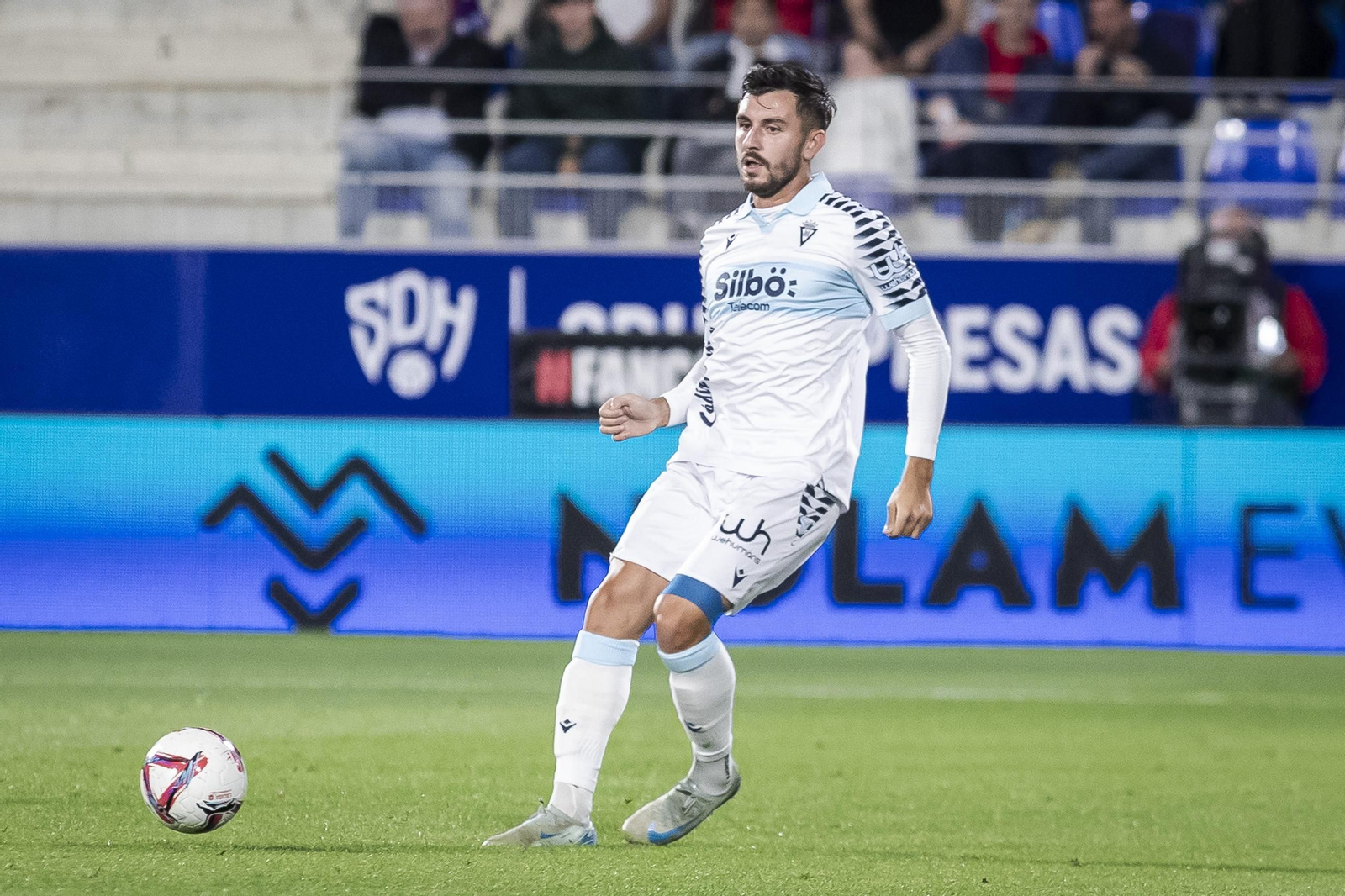 Las imágenes del partido entre el Huesca y el Cádiz C.F