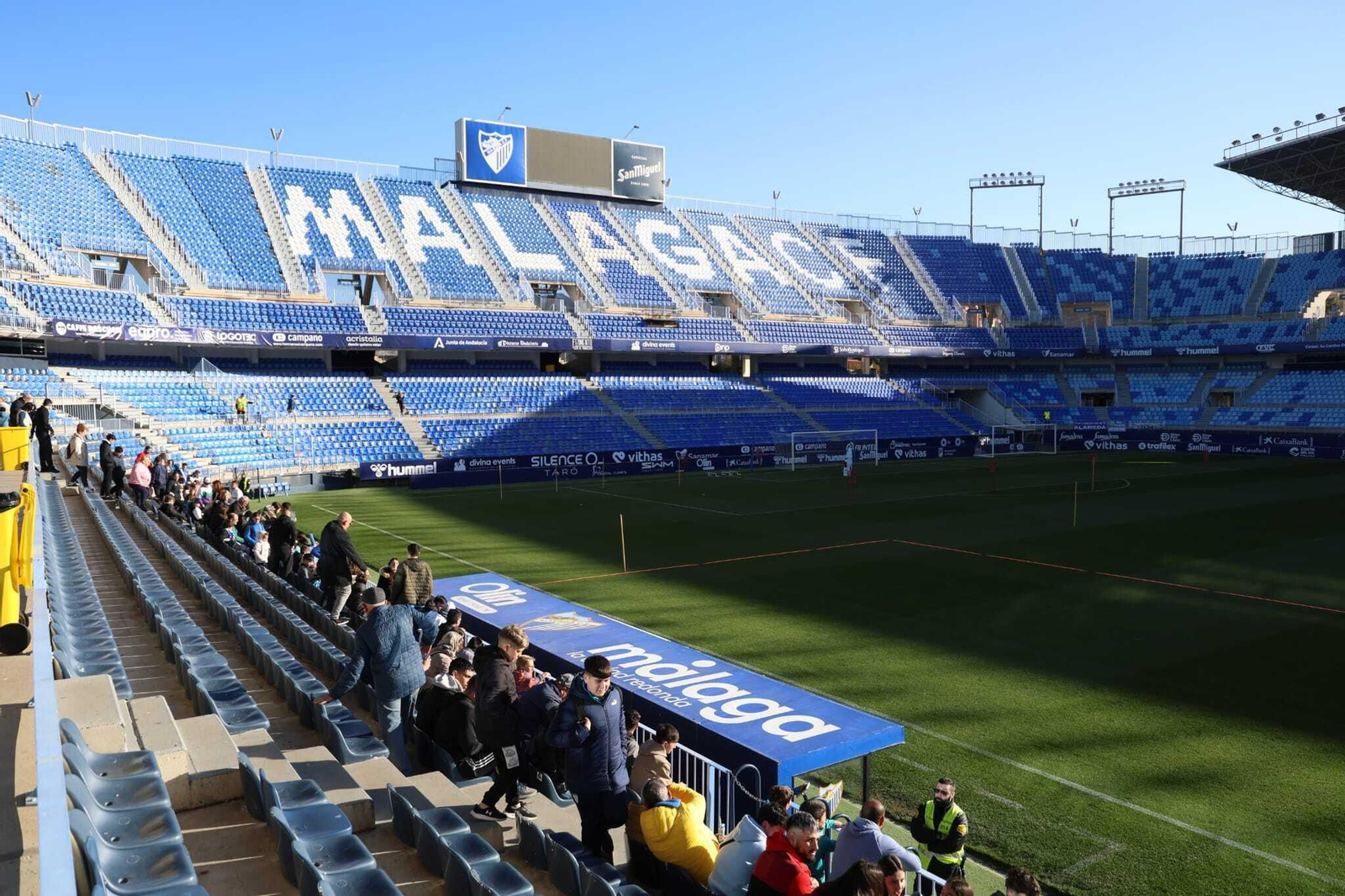 Búscate en las fotos del entrenamiento del Málaga abierto a la afición