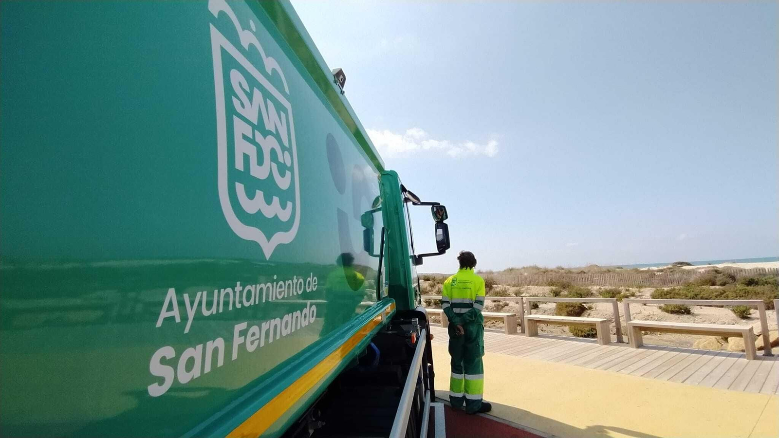 Presentada la nueva flota de vehículos de los servicios de limpieza en San Fernando