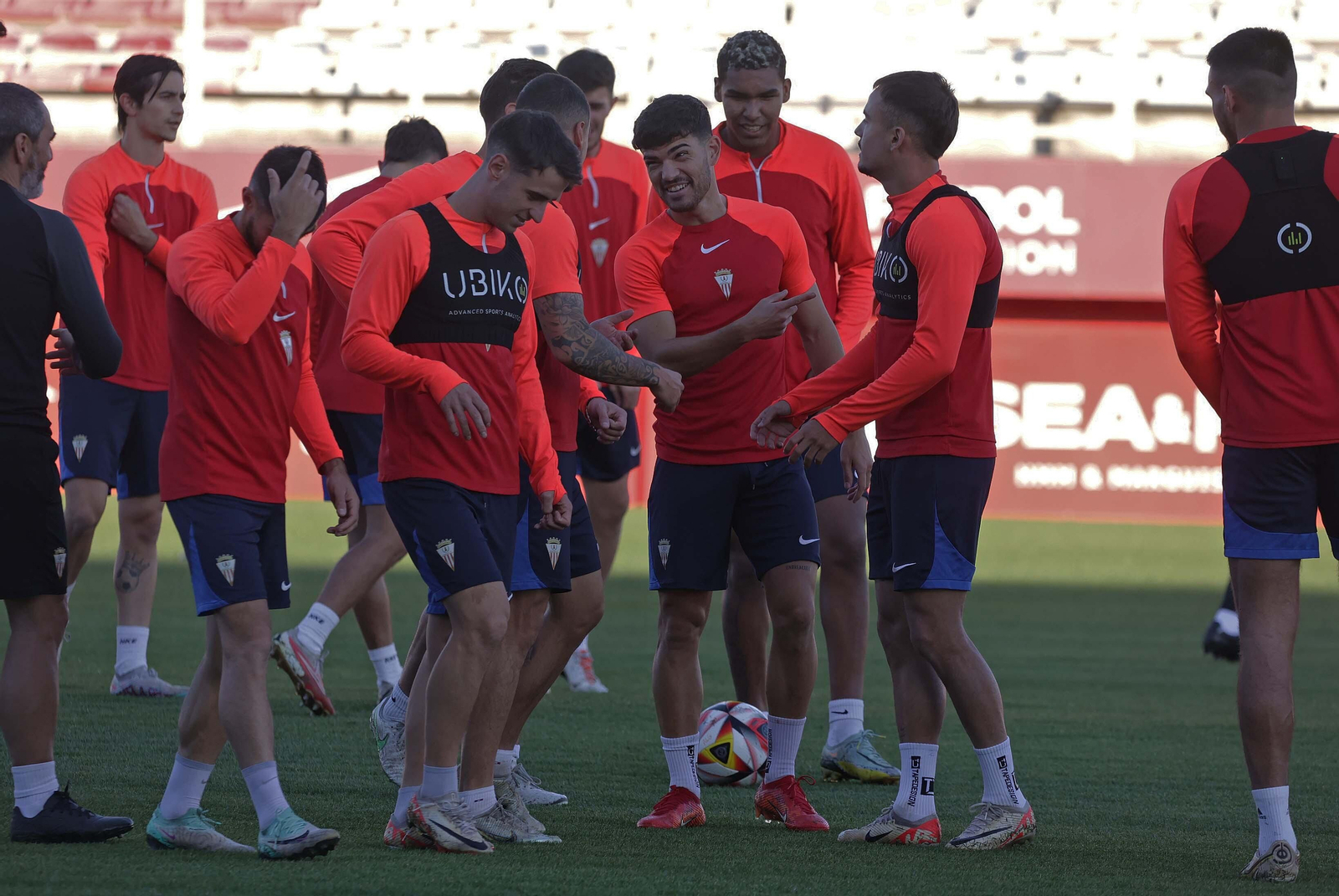 La vuelta a los entrenamientos del Algeciras después del descanso de Navidad, en imágenes